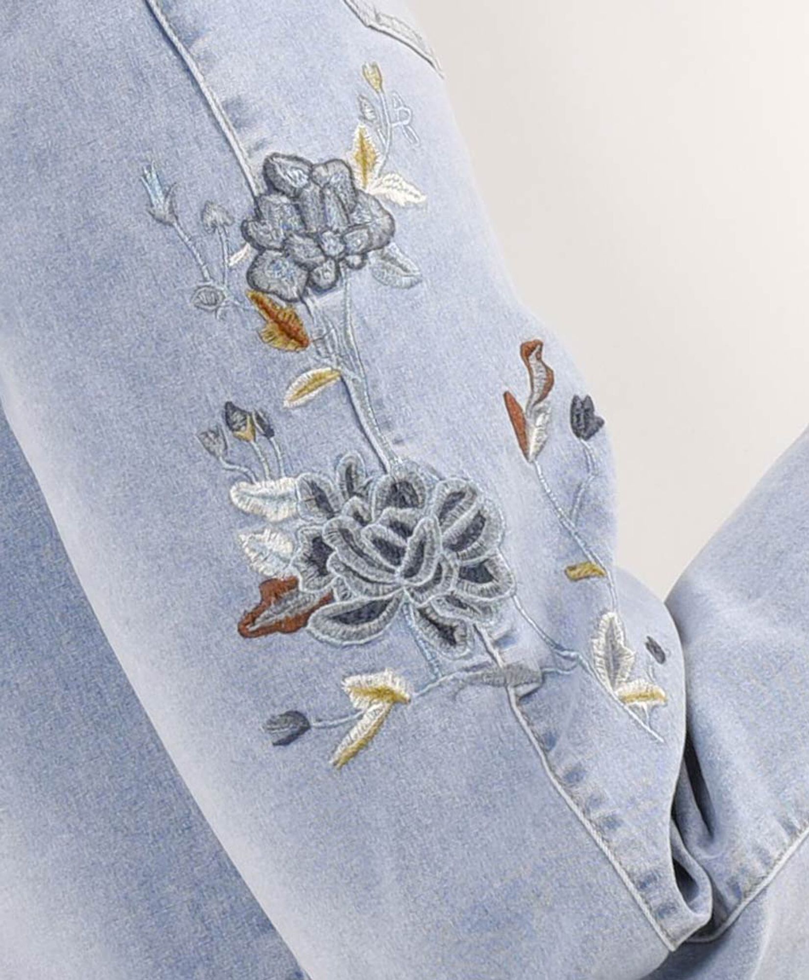Jeans mujer bordado floreado Jeans mujer bordado floreado
