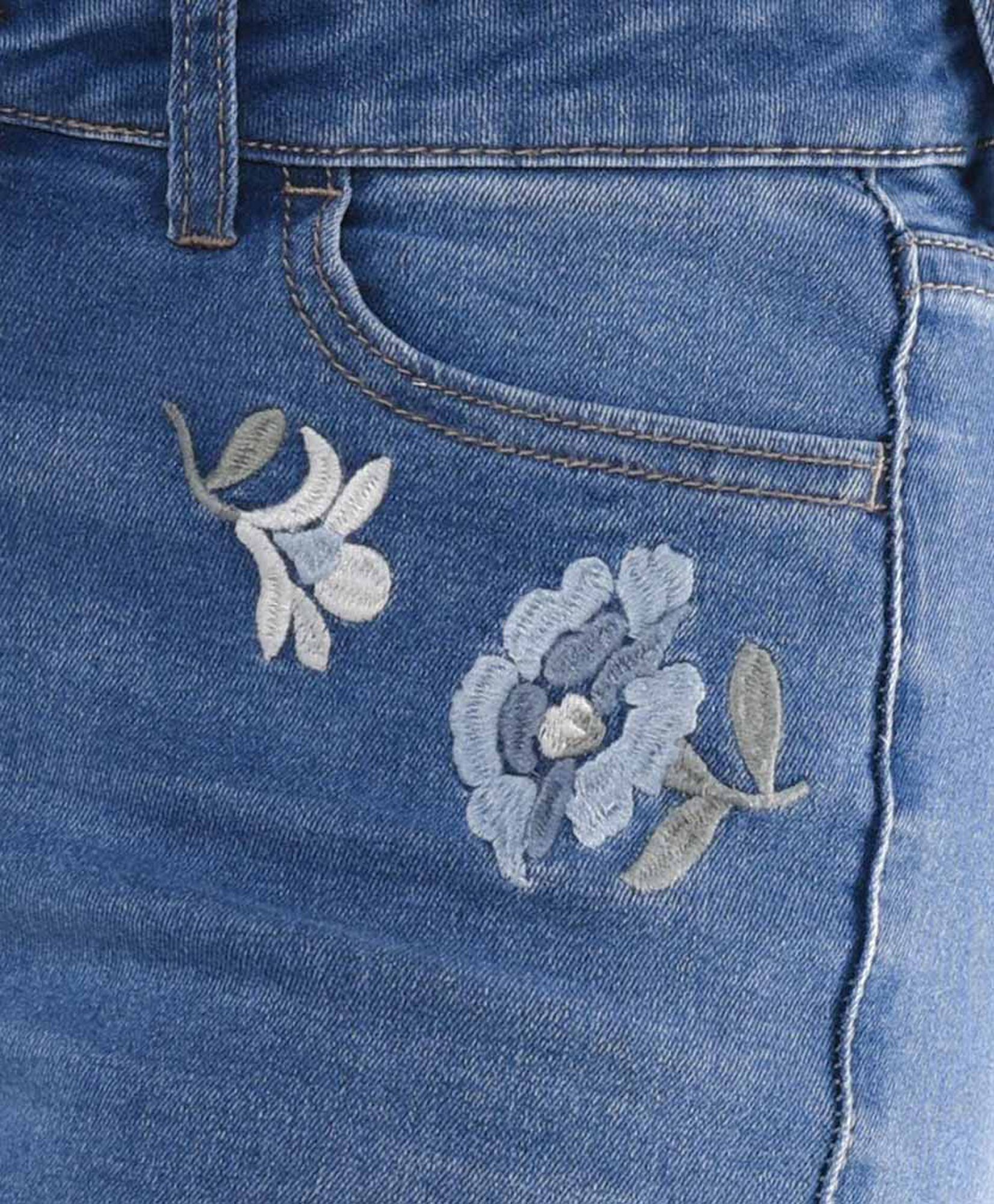 Jeans mujer flores bordadas flare Jeans mujer flores bordadas flare