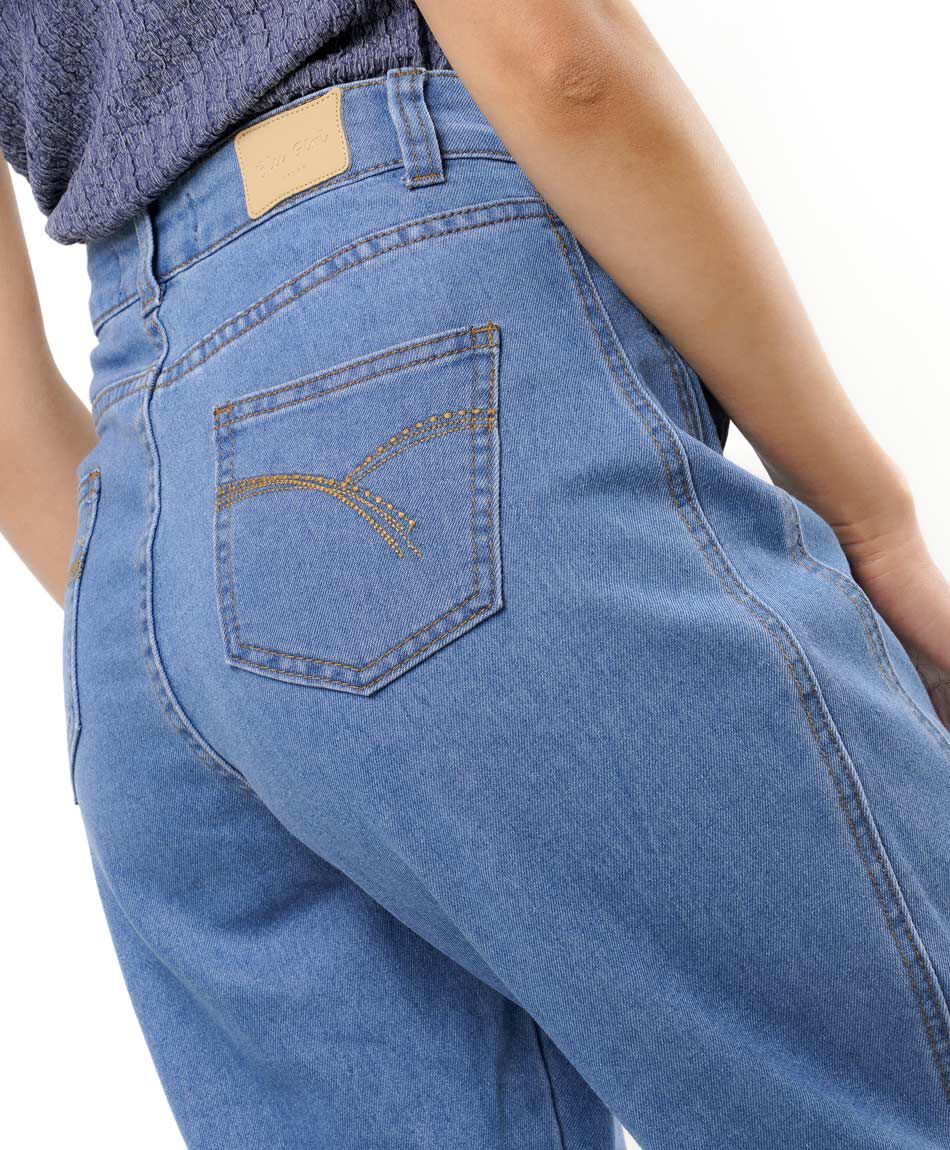 Jeans mujer dise&ntilde;o bordes