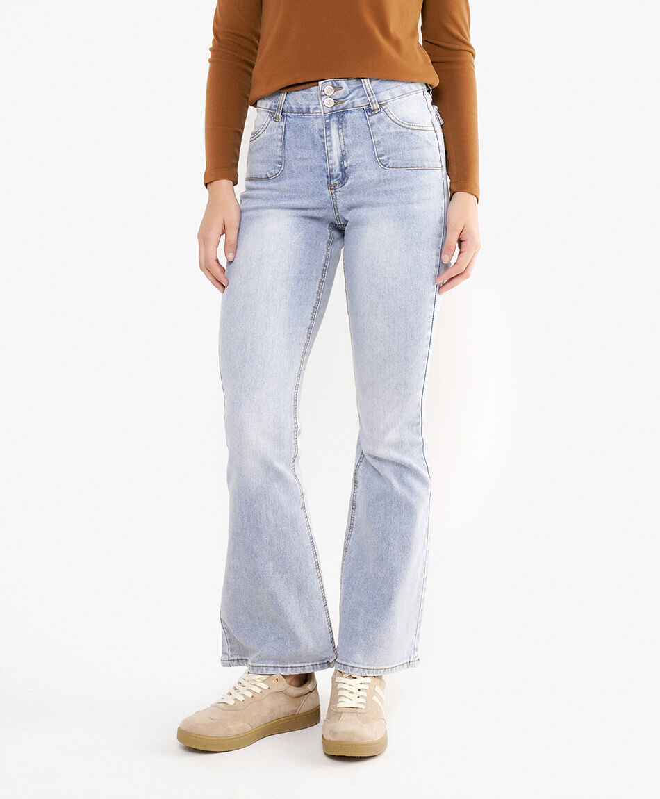 Jeans mujer flare bolsillos bordados tiro alto