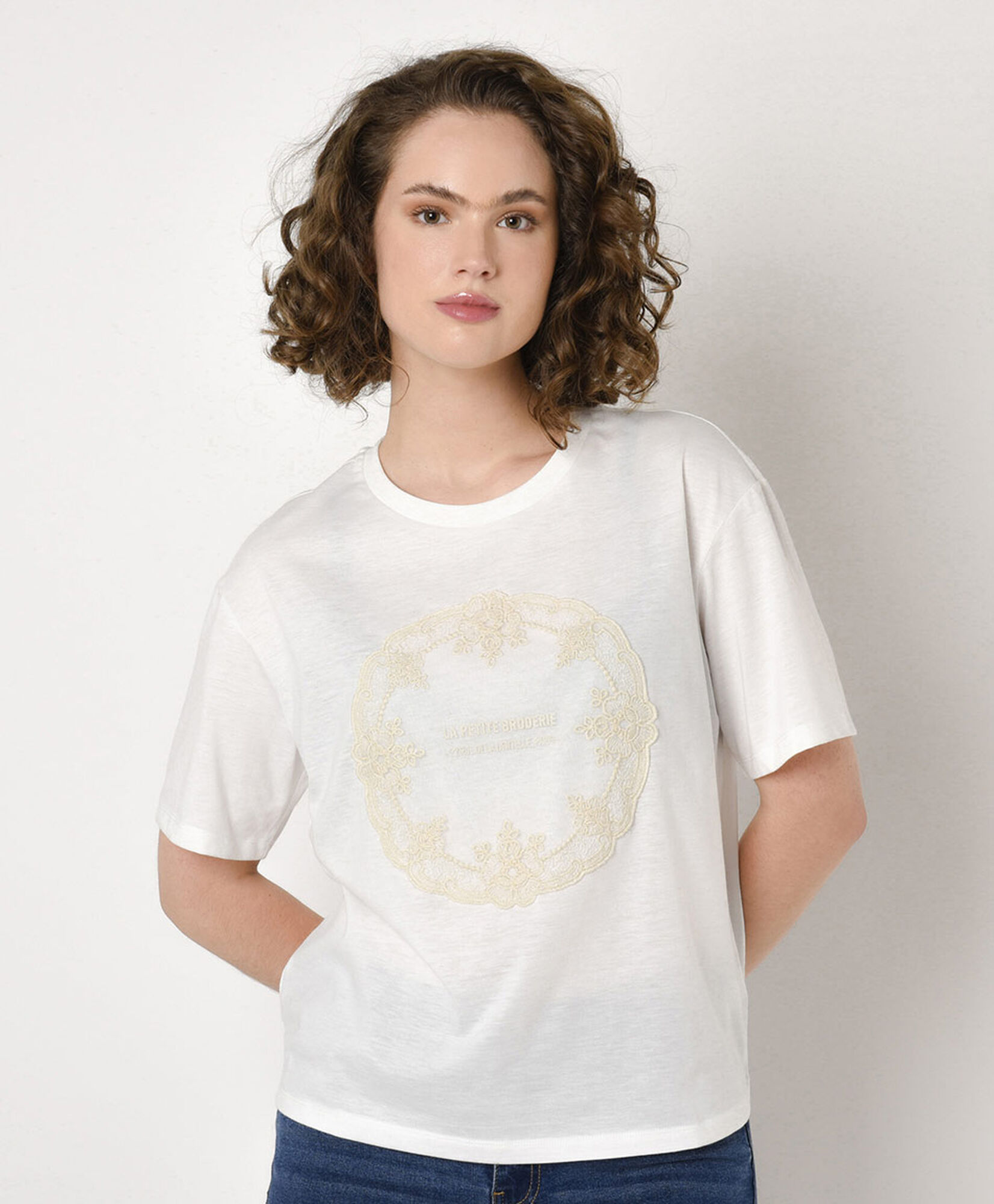 Polera mujer estampado encaje blanca Polera mujer estampado encaje blanca