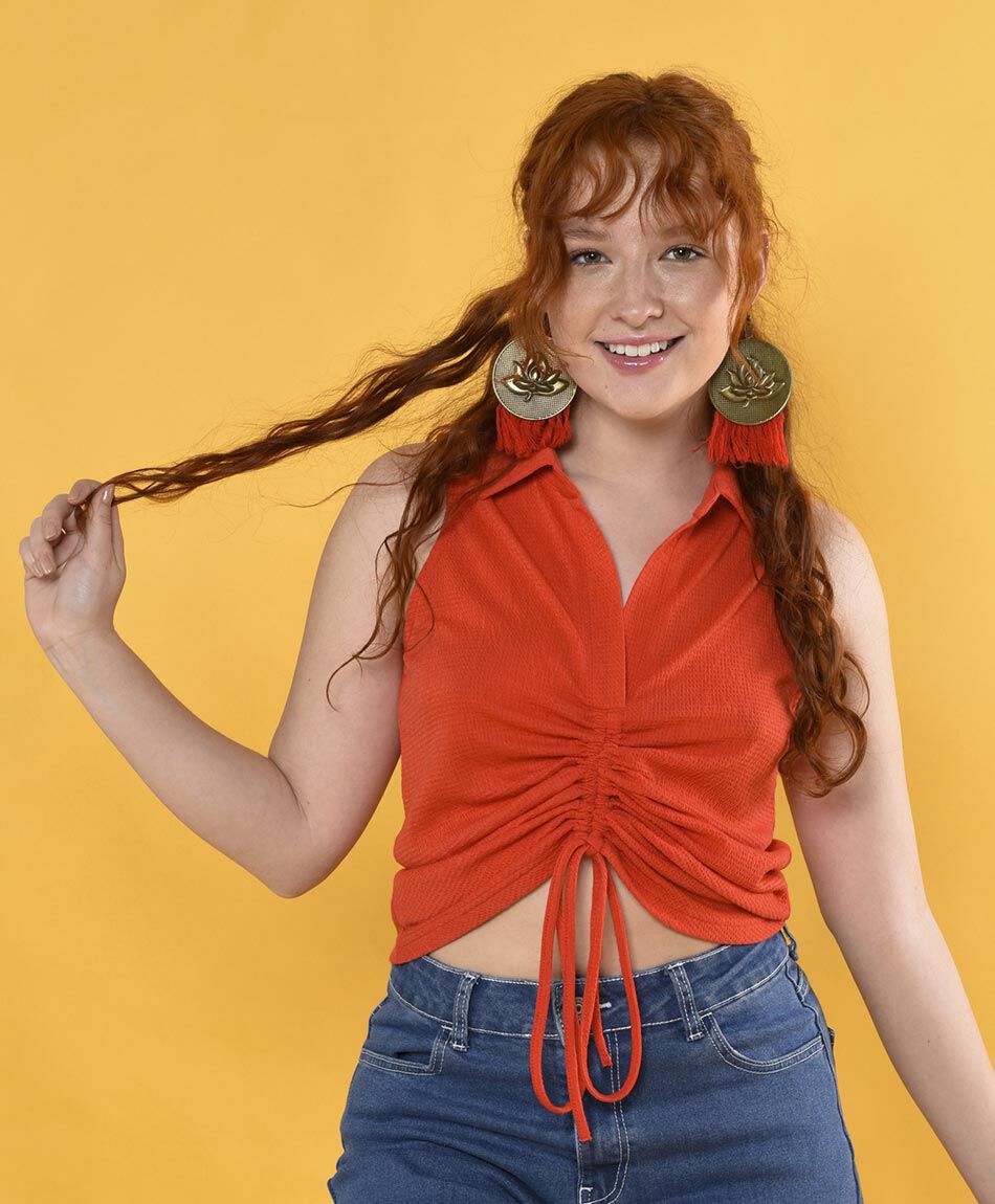 Polera sin mangas cuello camisero