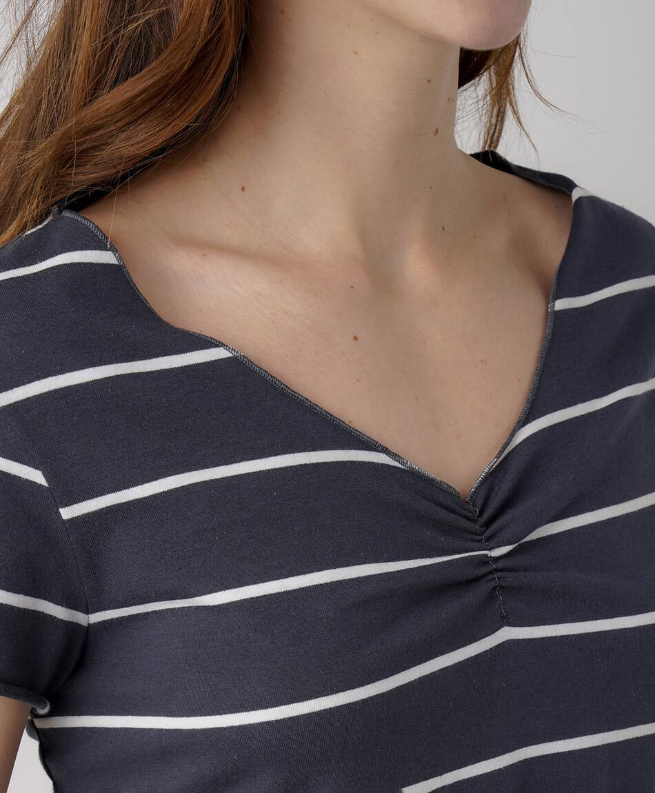 Polera mujer l&iacute;neas cuello v