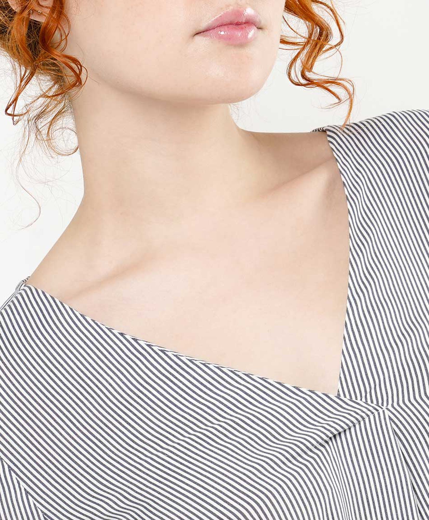 Blusa mujer líneas cuello v Blusa mujer líneas cuello v