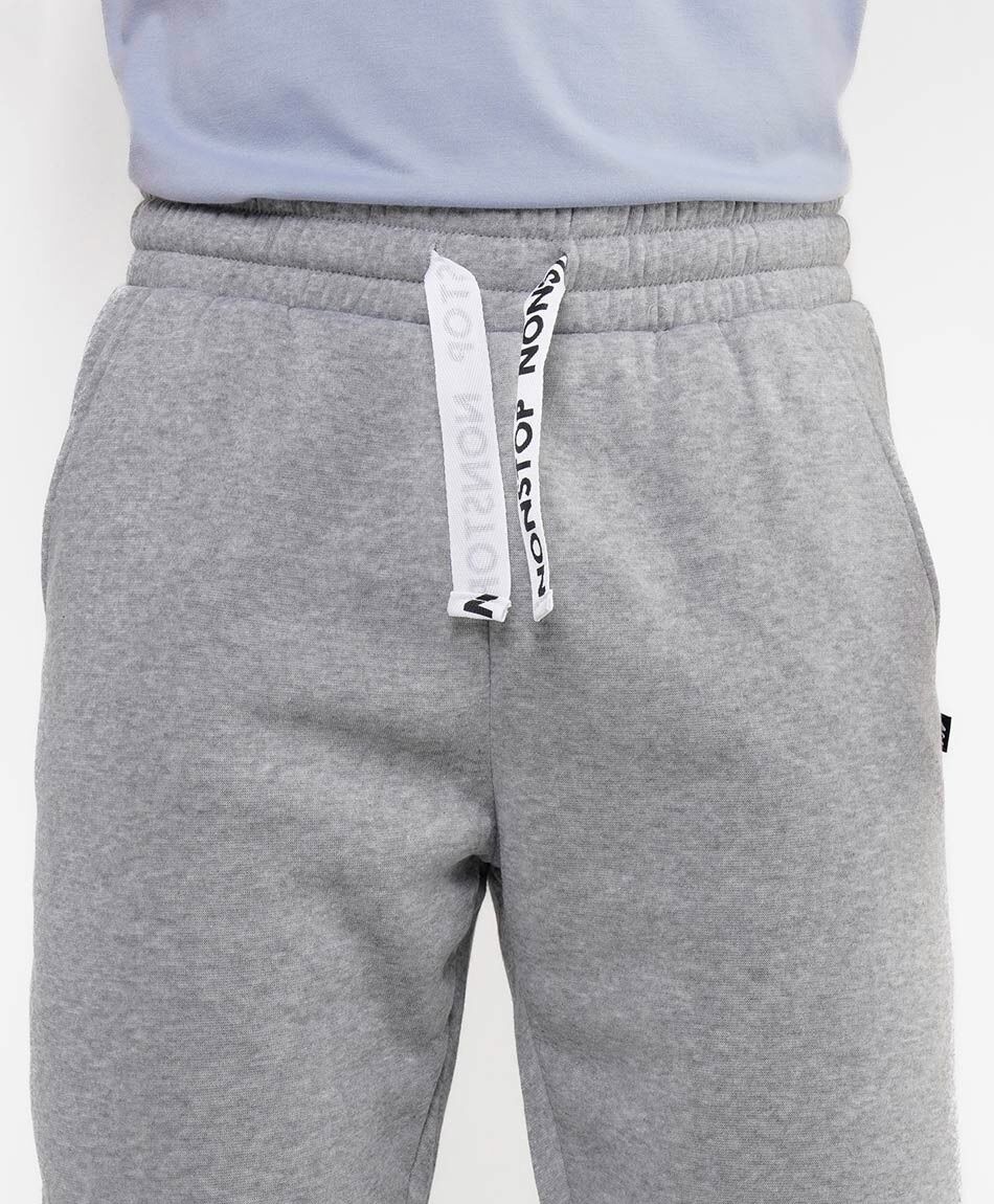 Pantal&oacute;n deportivo hombre liso gris
