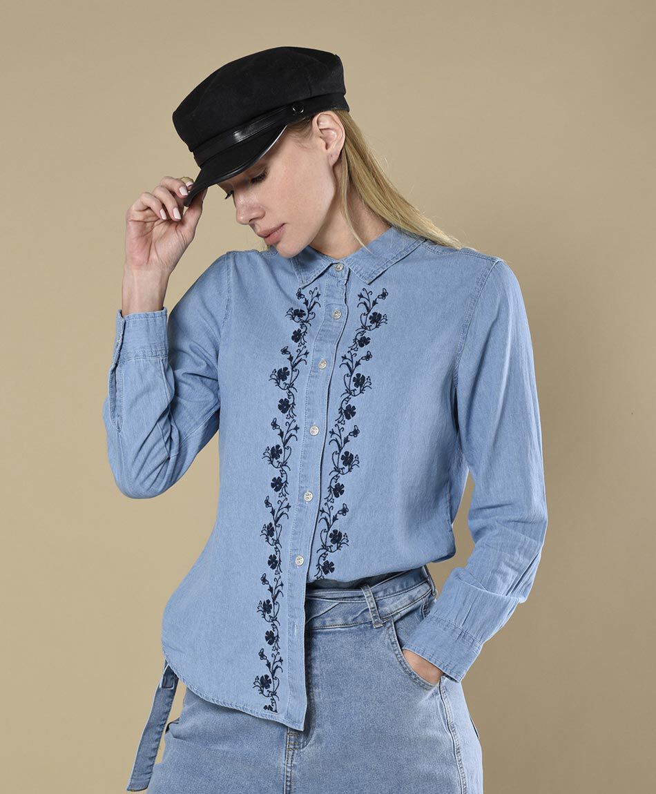 Blusa denim bordada