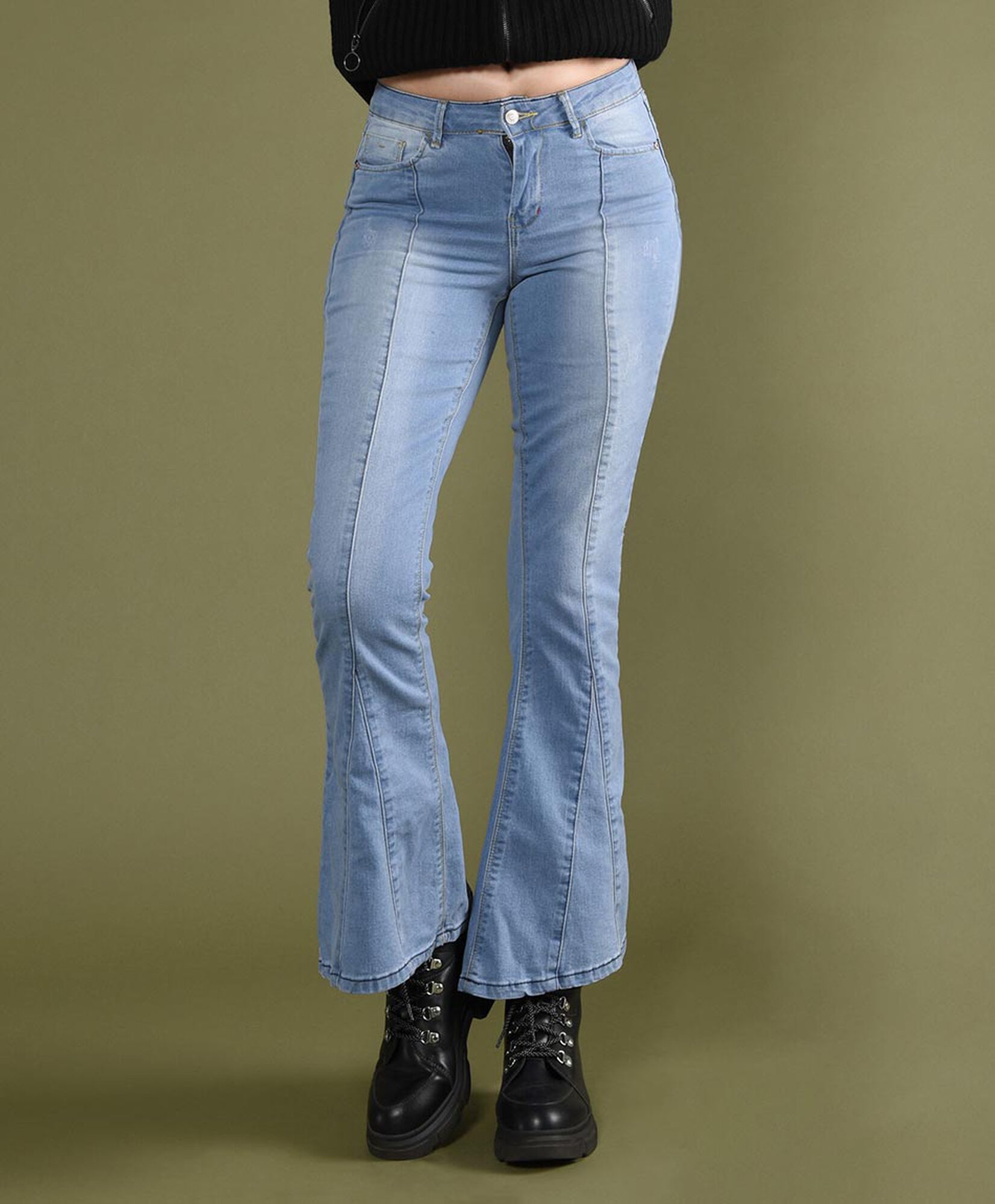 Jeans flare cortes Jeans flare cortes