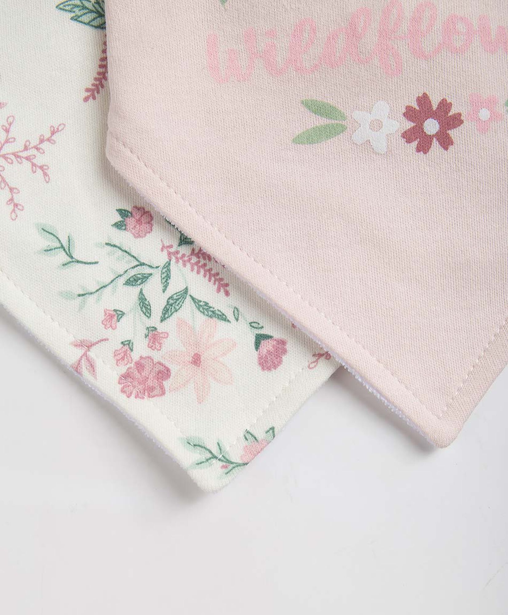 Pack 2 baberos bebé bandana rosados Pack 2 baberos bebé bandana rosados