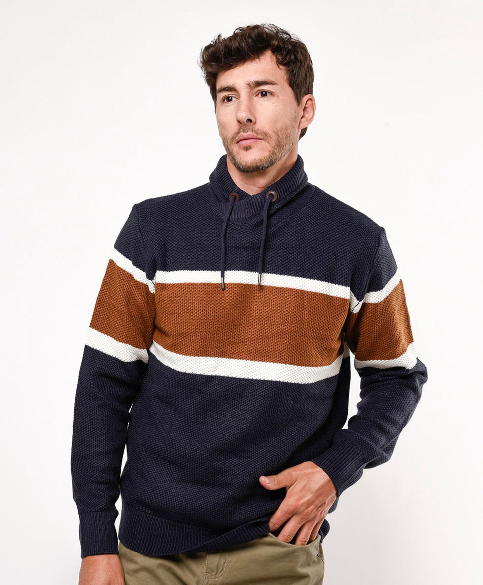 Sweater hombre tricolor cuello cruzado Sweater hombre tricolor cuello cruzado
