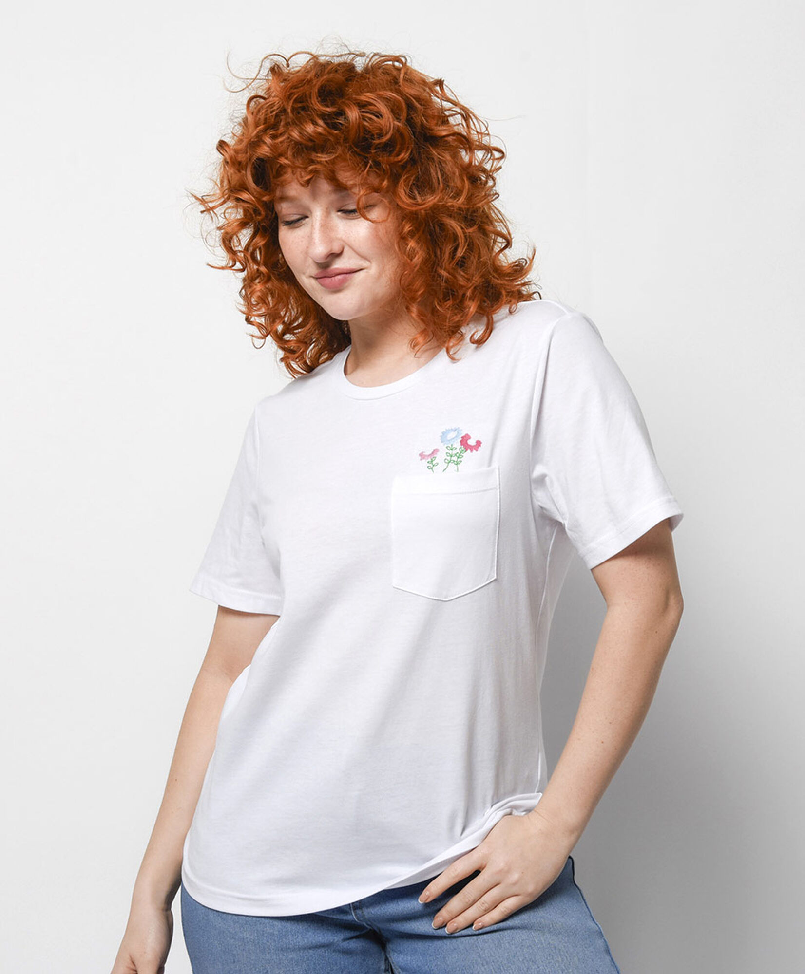 Polera mujer flores bordadas Polera mujer flores bordadas