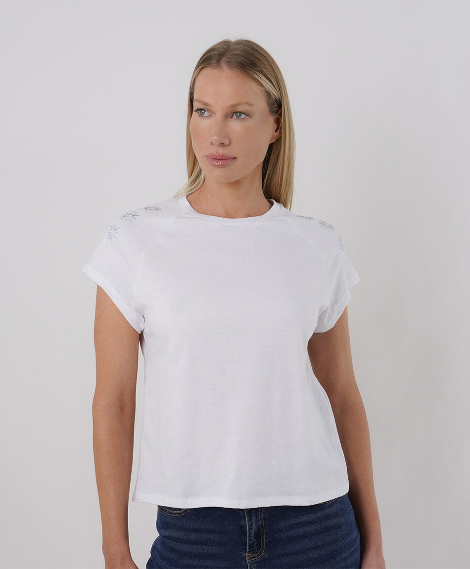 Polera mujer detalle bordado
