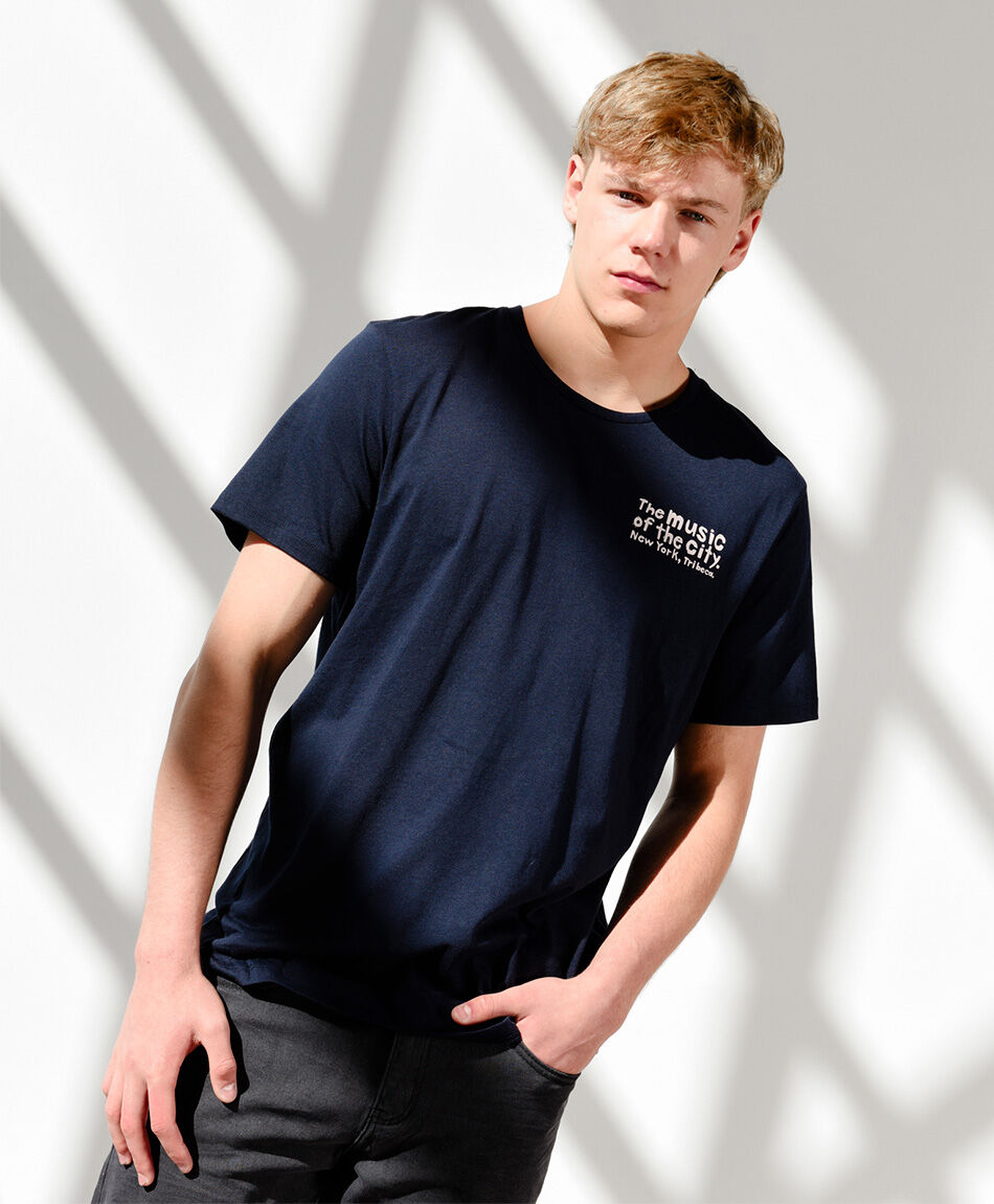 Polera hombre doble estampado music