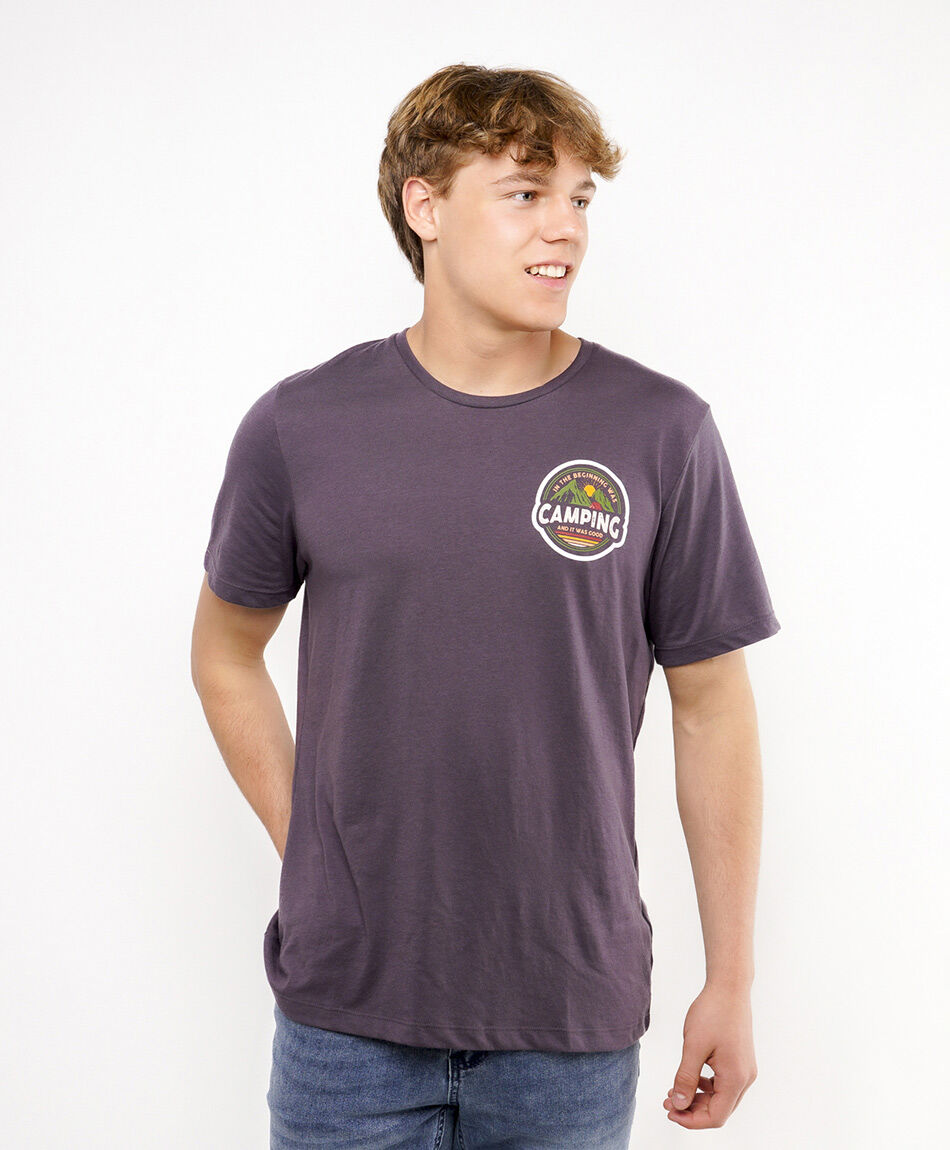Polera hombre doble estampado camping