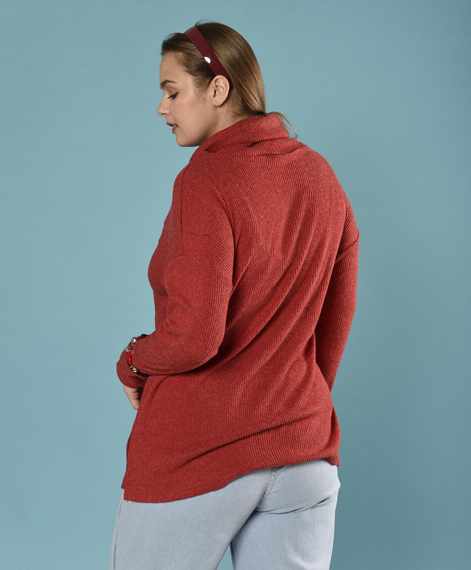 Sweater acanalado cuello tortuga