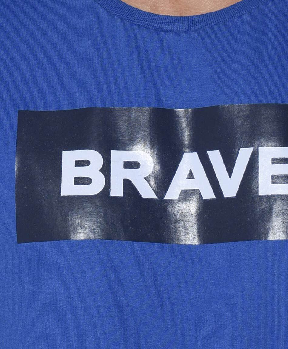 Polera hombre texto en pecho