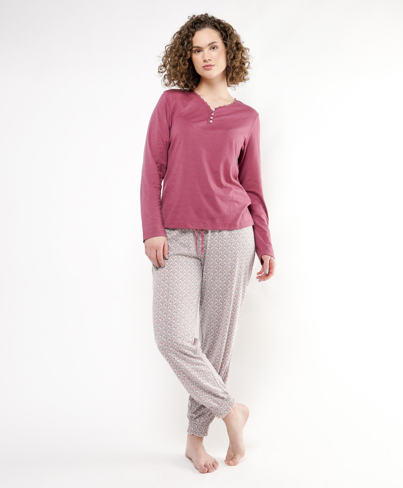 Pijama mujer detalles floreado Pijama mujer detalles floreado