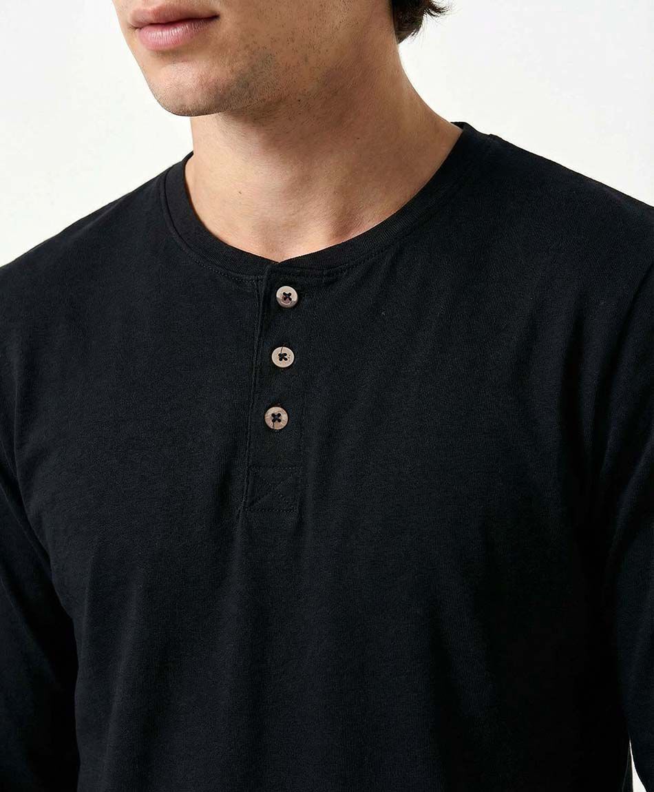 Polera hombre botones manga larga