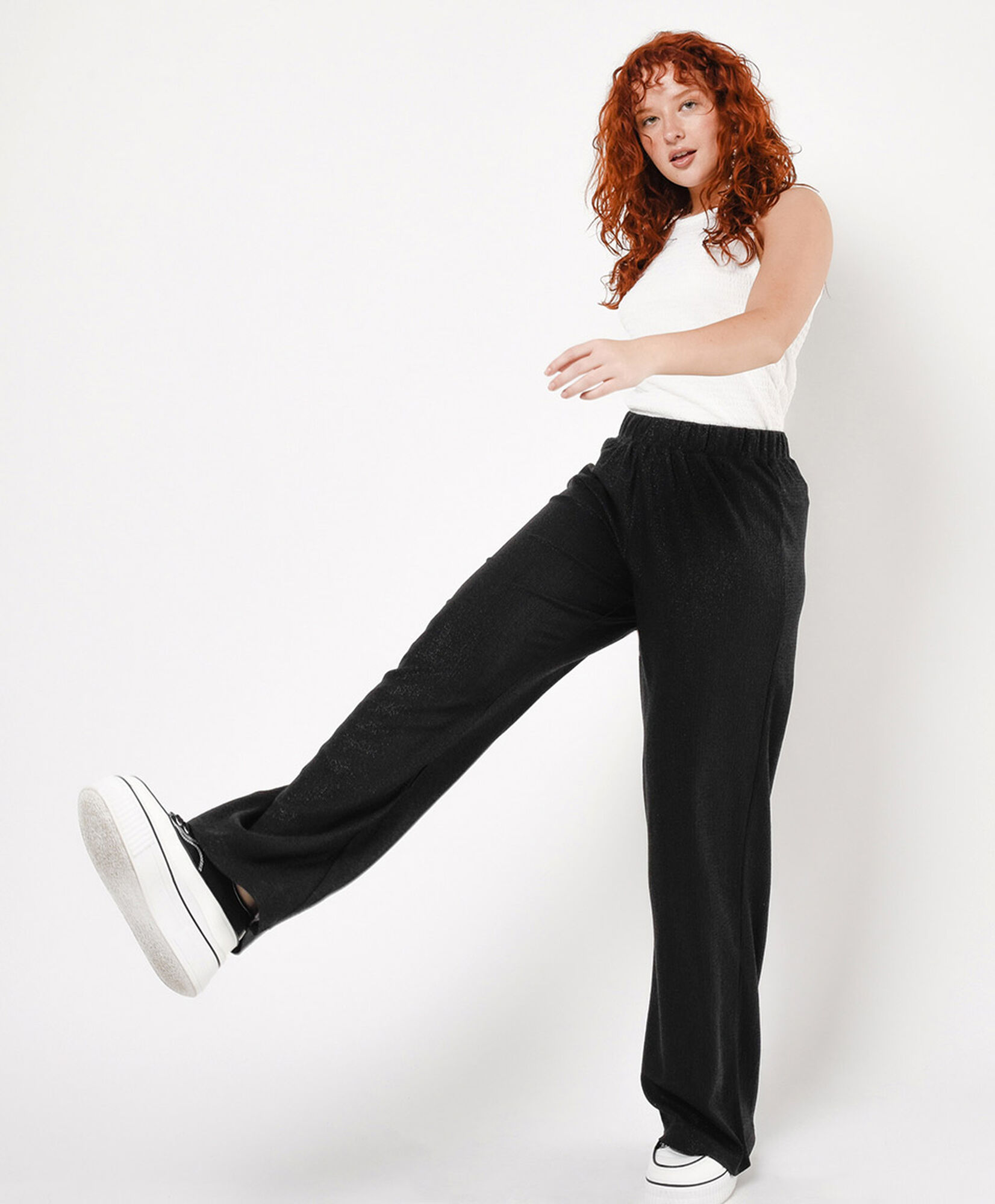Pantalón mujer textura brillante negro Pantalón mujer textura brillante negro