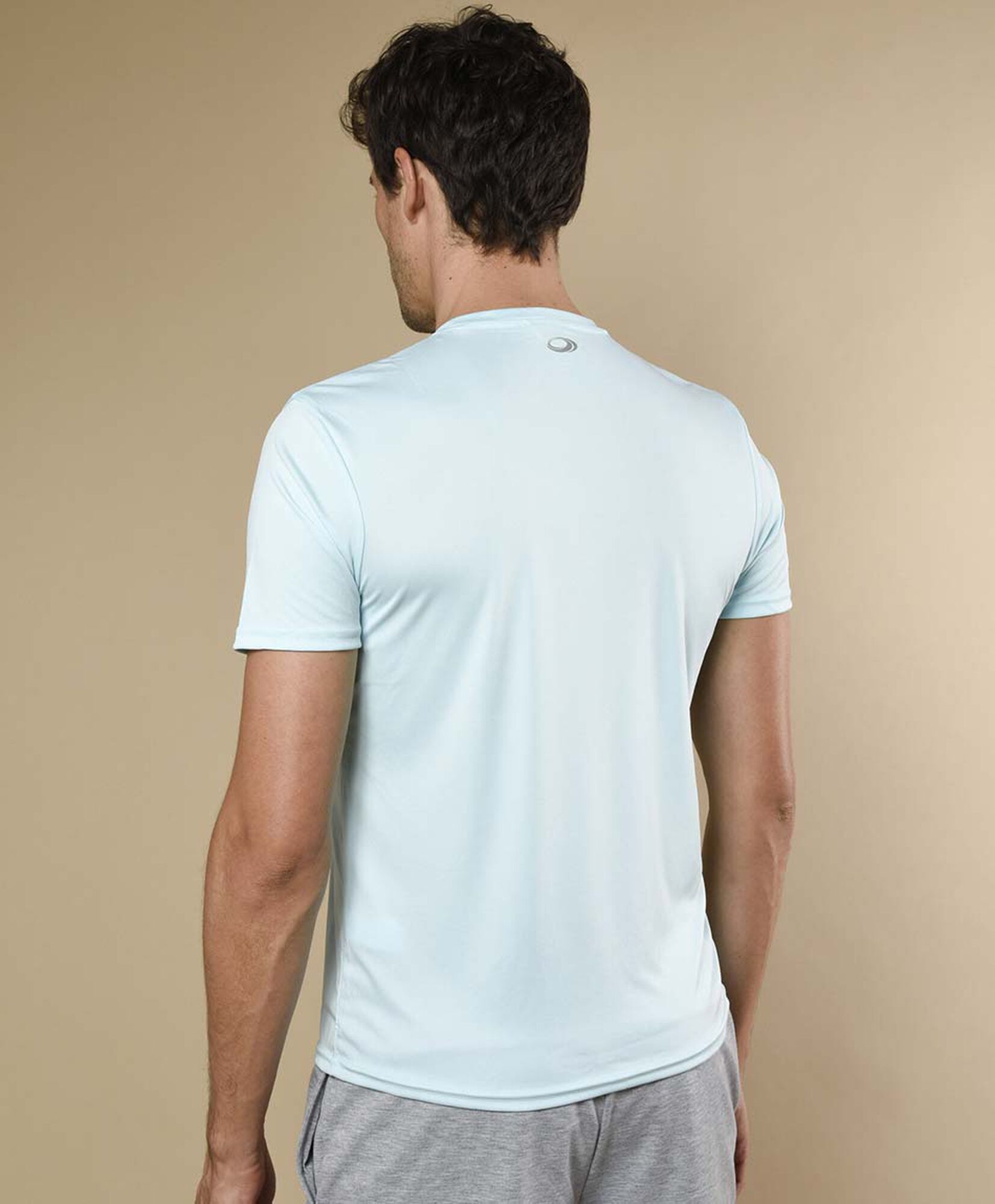 Polera deportiva manga corta cuello redondo Polera deportiva manga corta cuello redondo