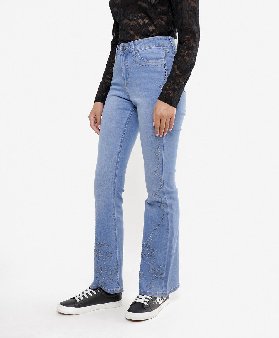 Jeans mujer dise&ntilde;o tachas flare