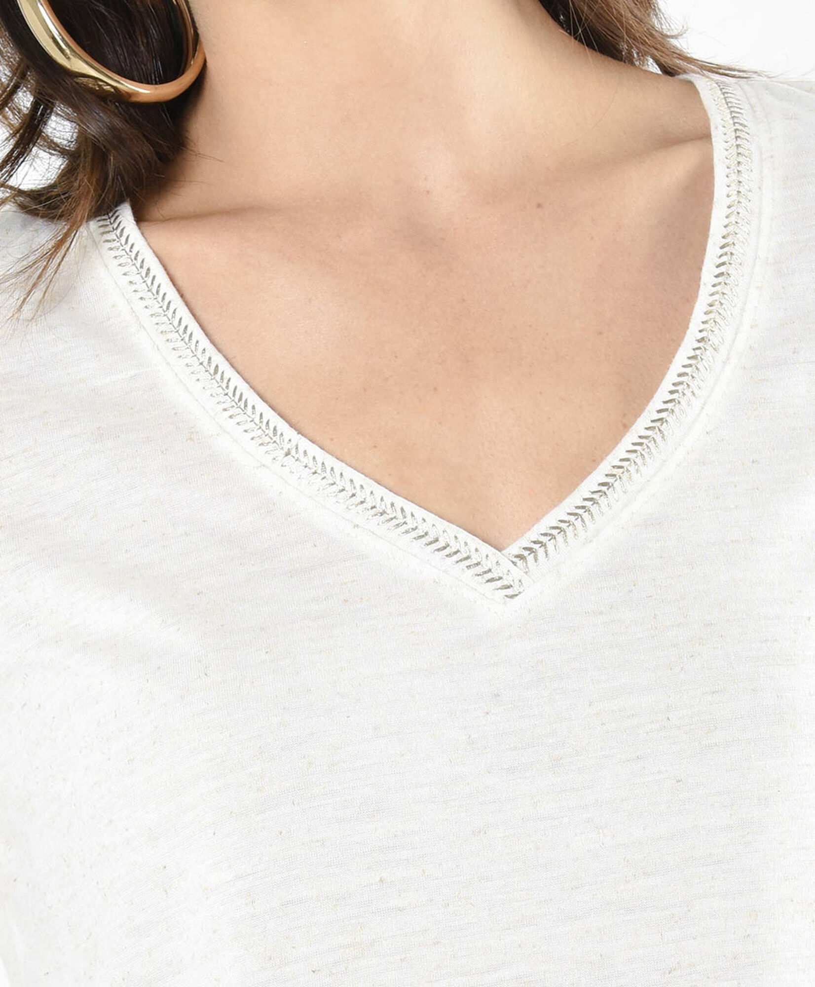 Polera mujer cuello bordado Polera mujer cuello bordado