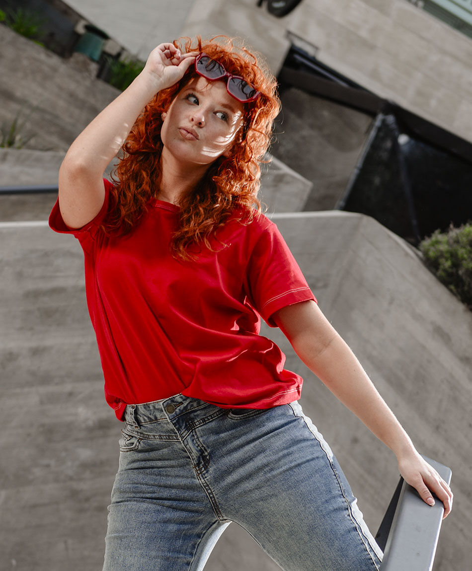 Polera mujer roja l&iacute;neas manga