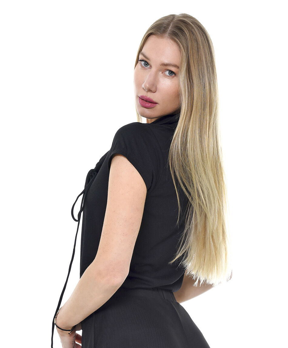 Polera cuello tirador