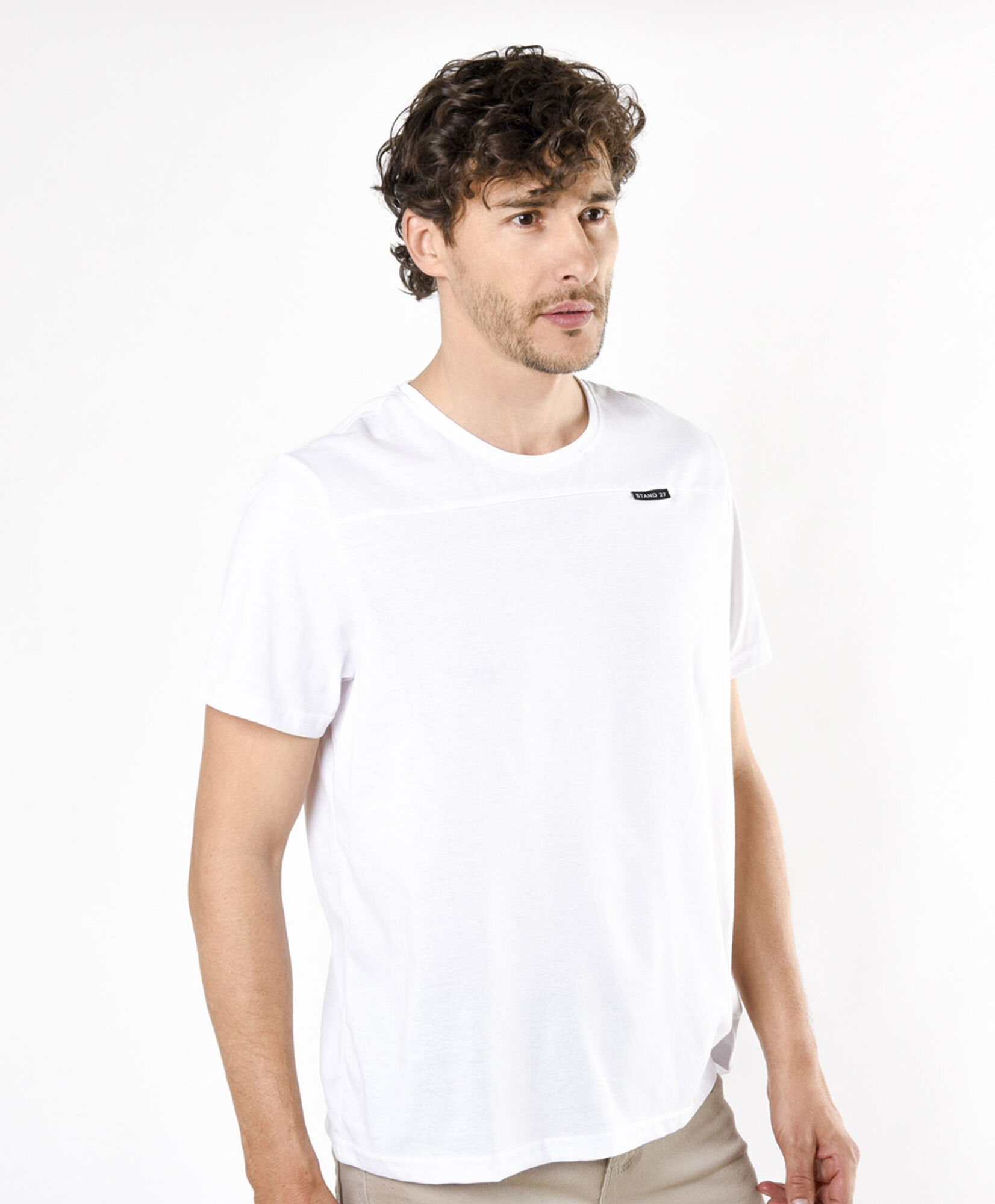 Polera hombre colores neutros mini etiqueta Polera hombre colores neutros mini etiqueta