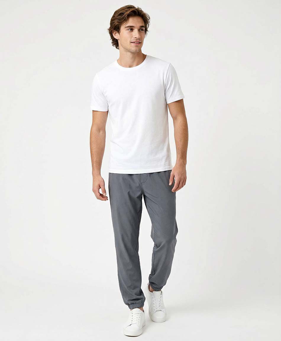 Pantal&oacute;n deportivo hombre gris delgado