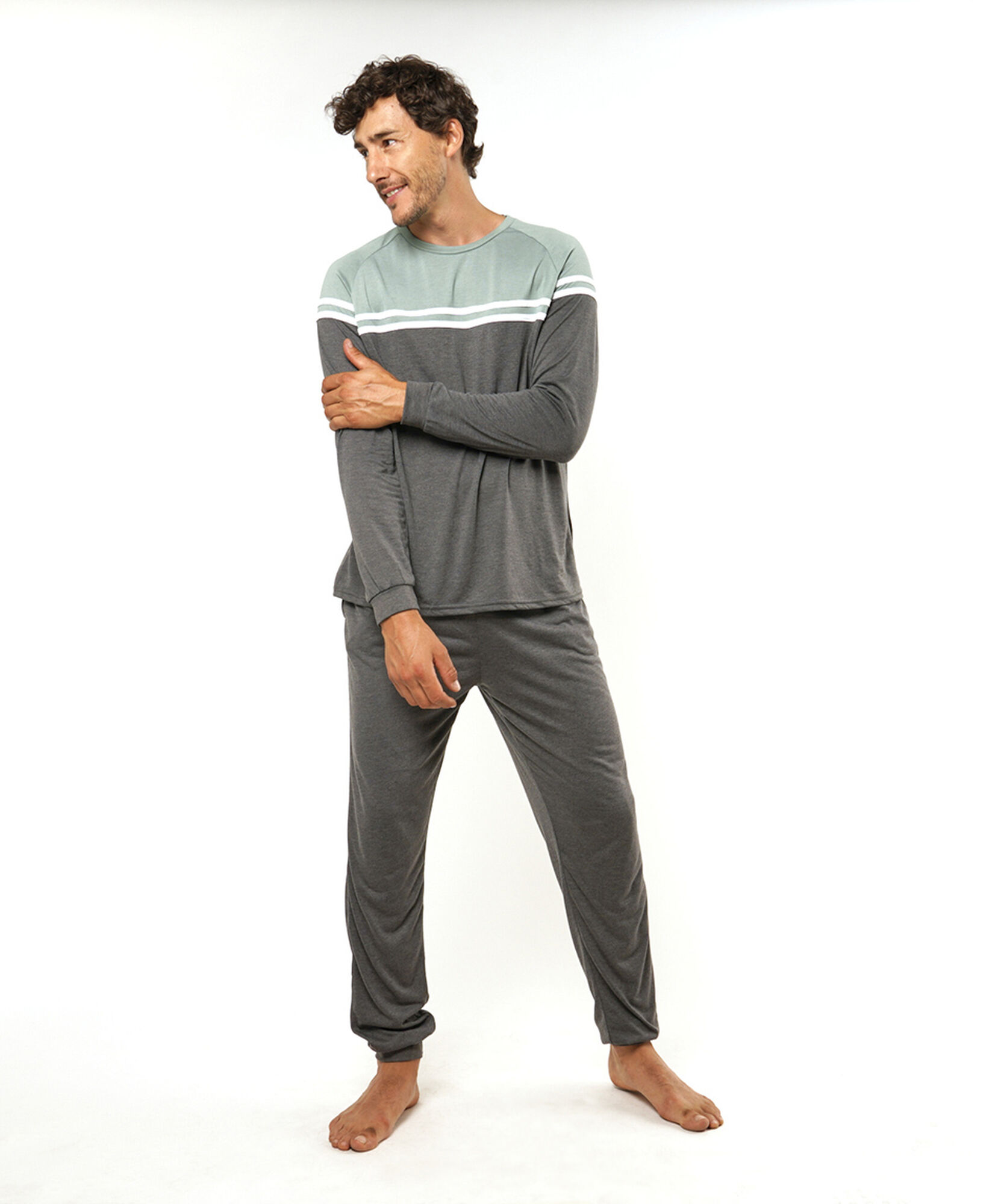 Pijama hombre tricolor Pijama hombre tricolor