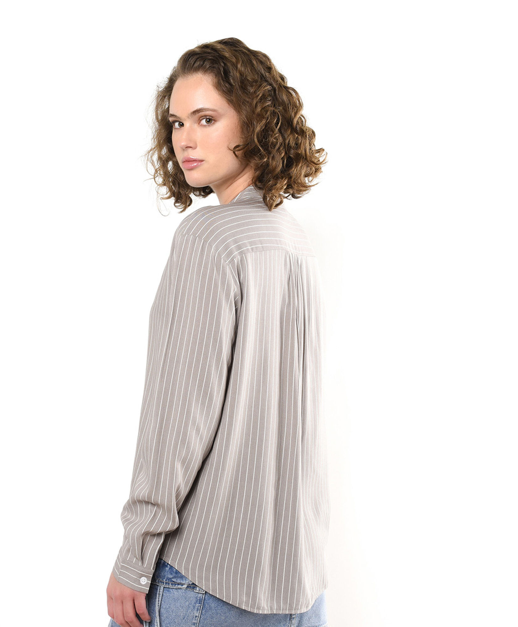 Blusa mujer líneas cuello mao Blusa mujer líneas cuello mao