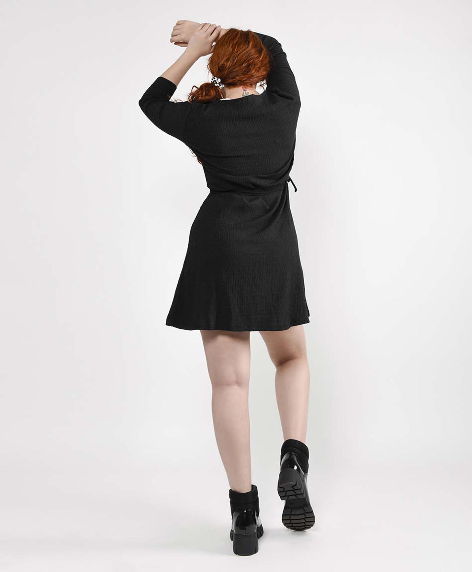 Vestido corto cuello en v Vestido corto cuello en v