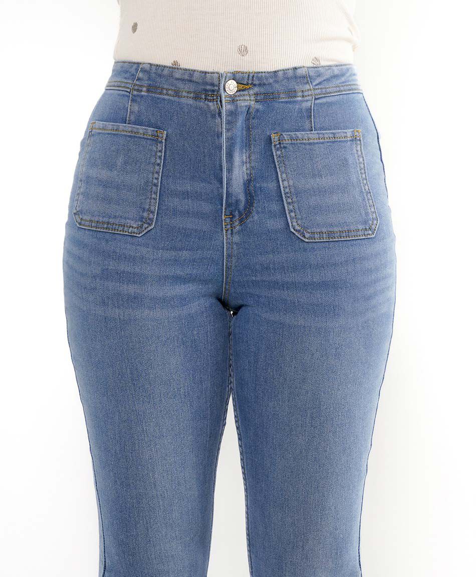 Jeans mujer bolsillo cuadrado flare