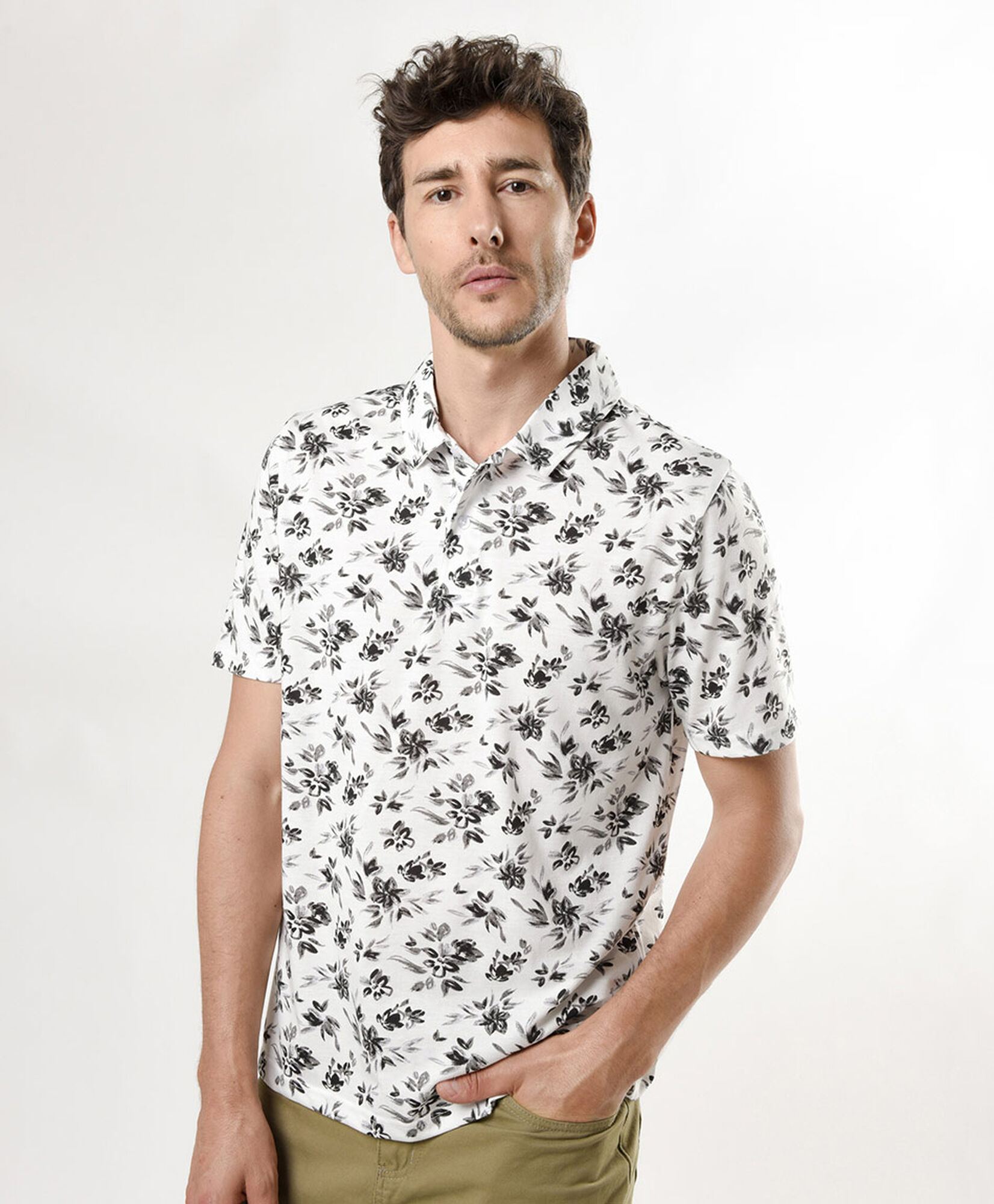 Polera hombre floral bicolor cuello piqué Polera hombre floral bicolor cuello piqué