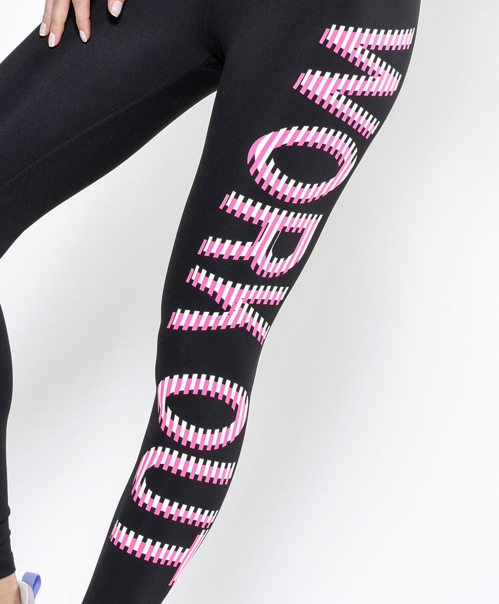 Calza mujer texto lateral tiro alto Calza mujer texto lateral tiro alto