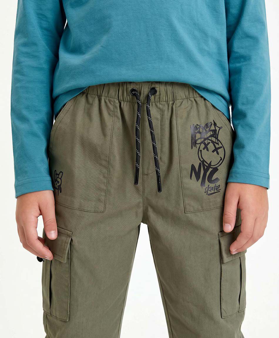 Pantal&oacute;n ni&ntilde;o cargo graffiti twill