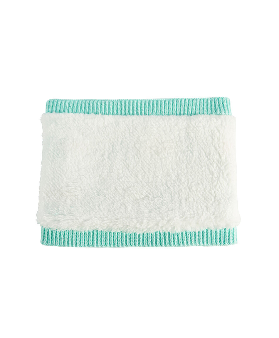 Cuello infantil floreado