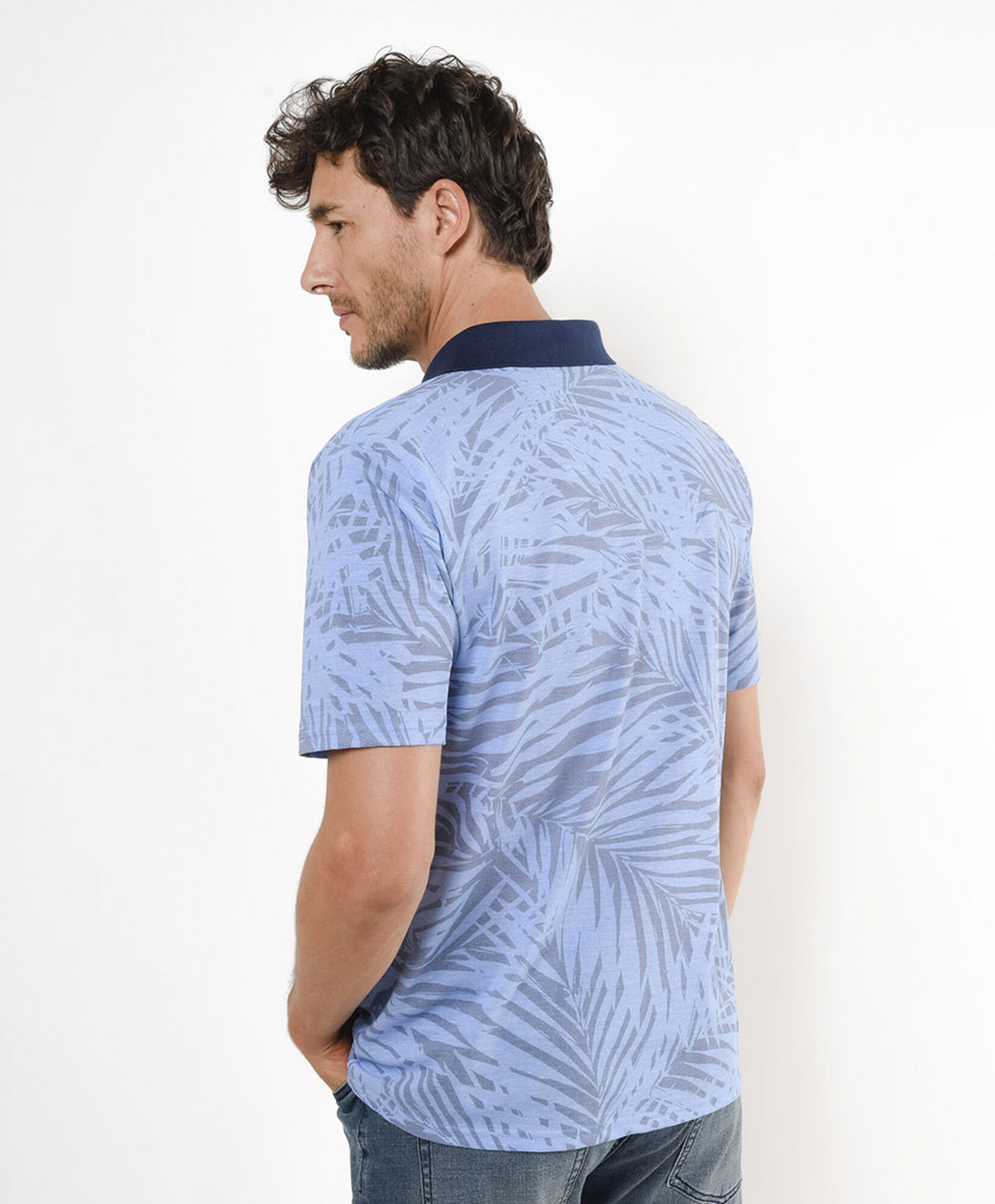 Polera hombre hojas cuello piqué Polera hombre hojas cuello piqué