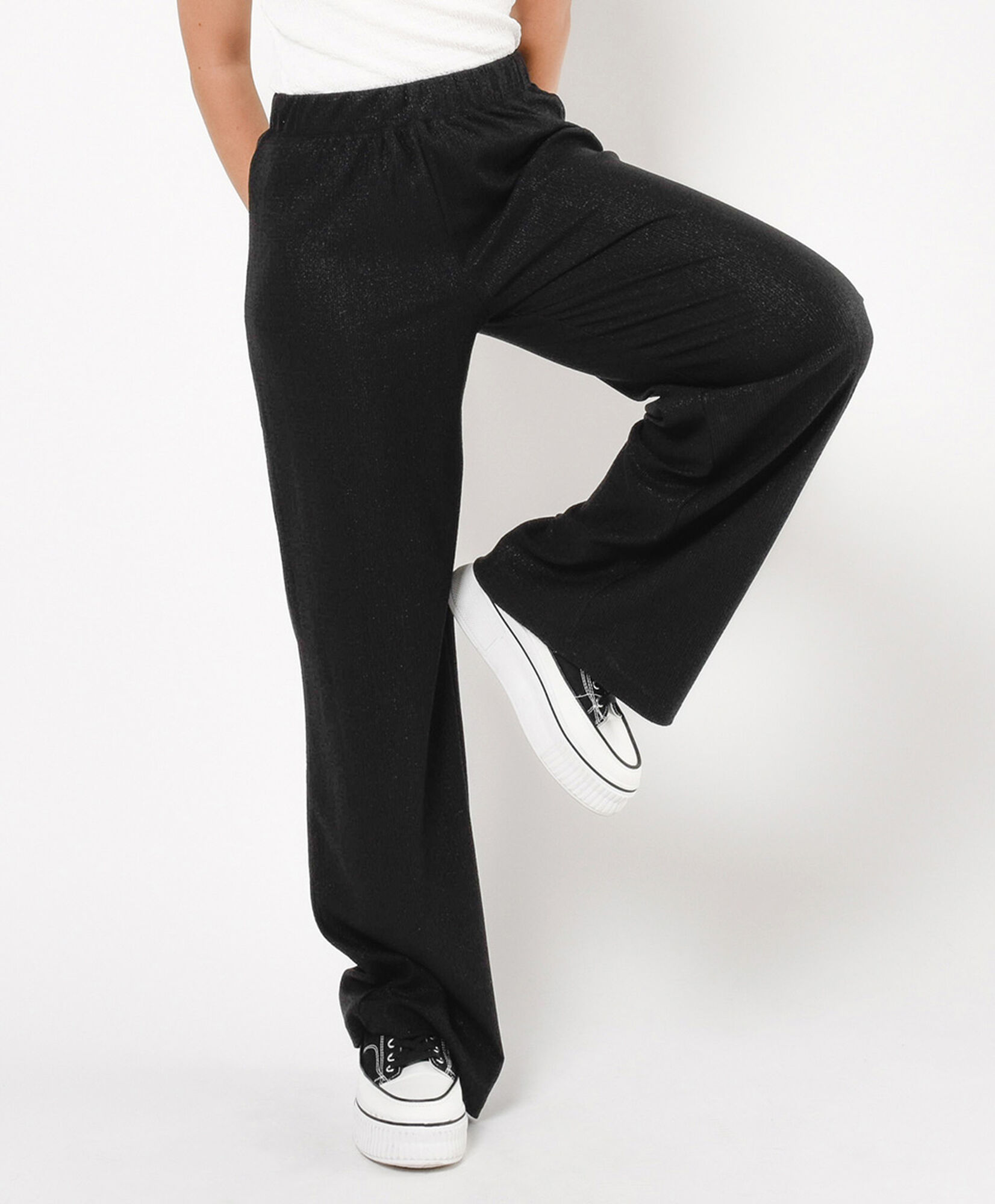 Pantalón mujer textura brillante negro Pantalón mujer textura brillante negro