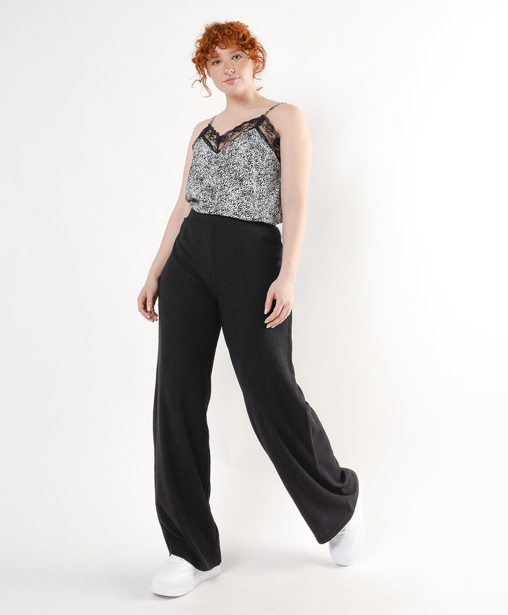 Pantalón mujer tela texturizada Pantalón mujer tela texturizada