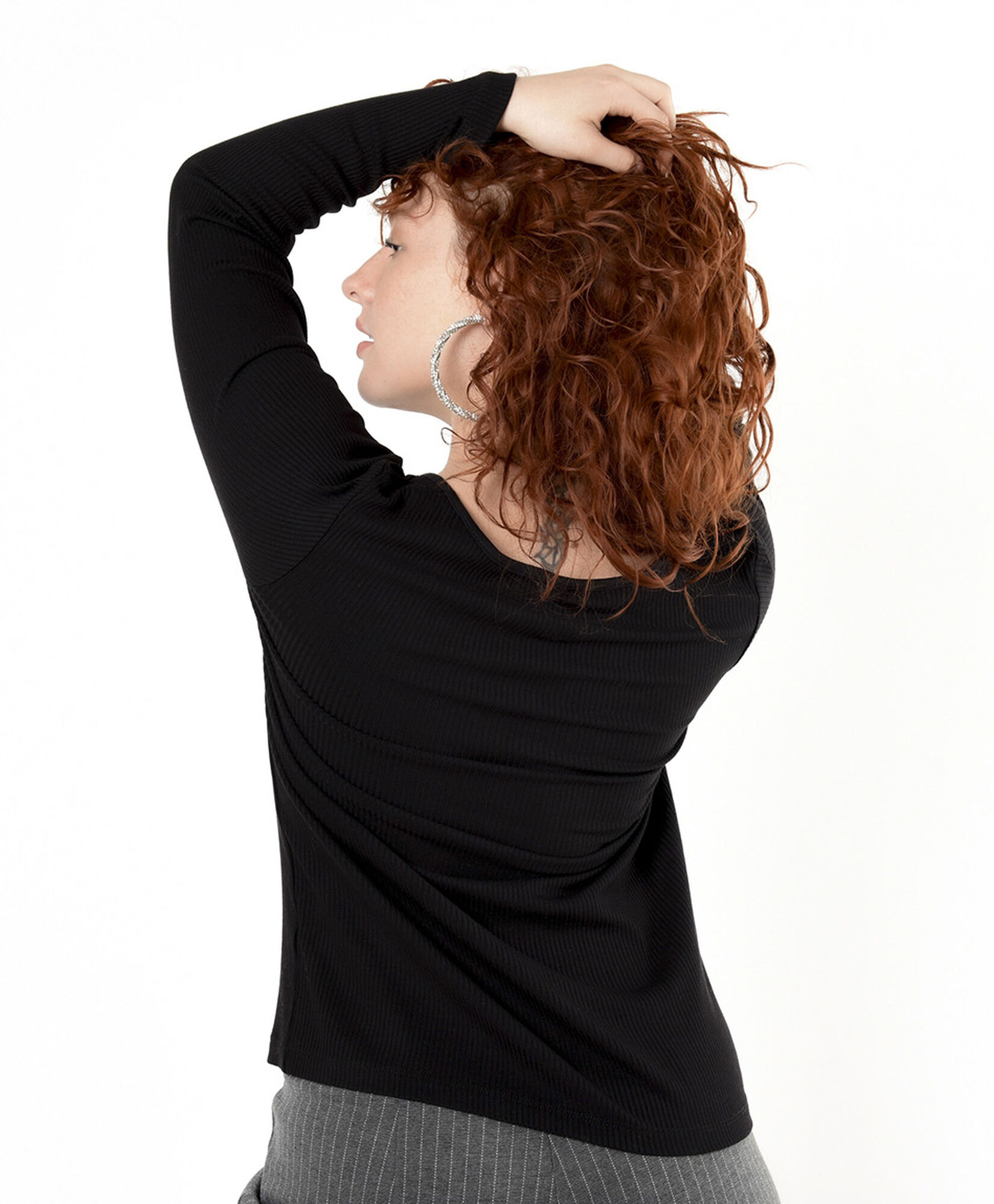 Polera mujer acanalada cut out Polera mujer acanalada cut out