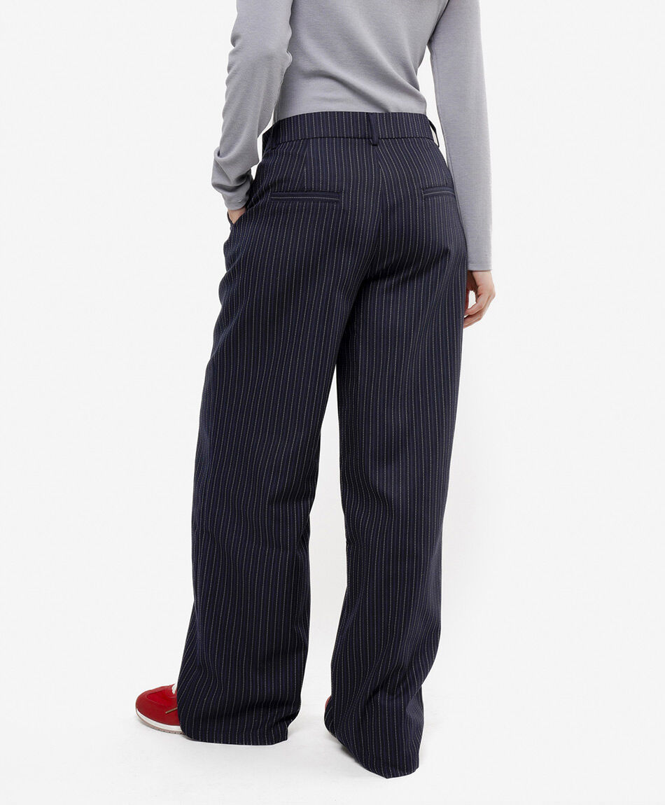 Pantal&oacute;n mujer l&iacute;neas negro