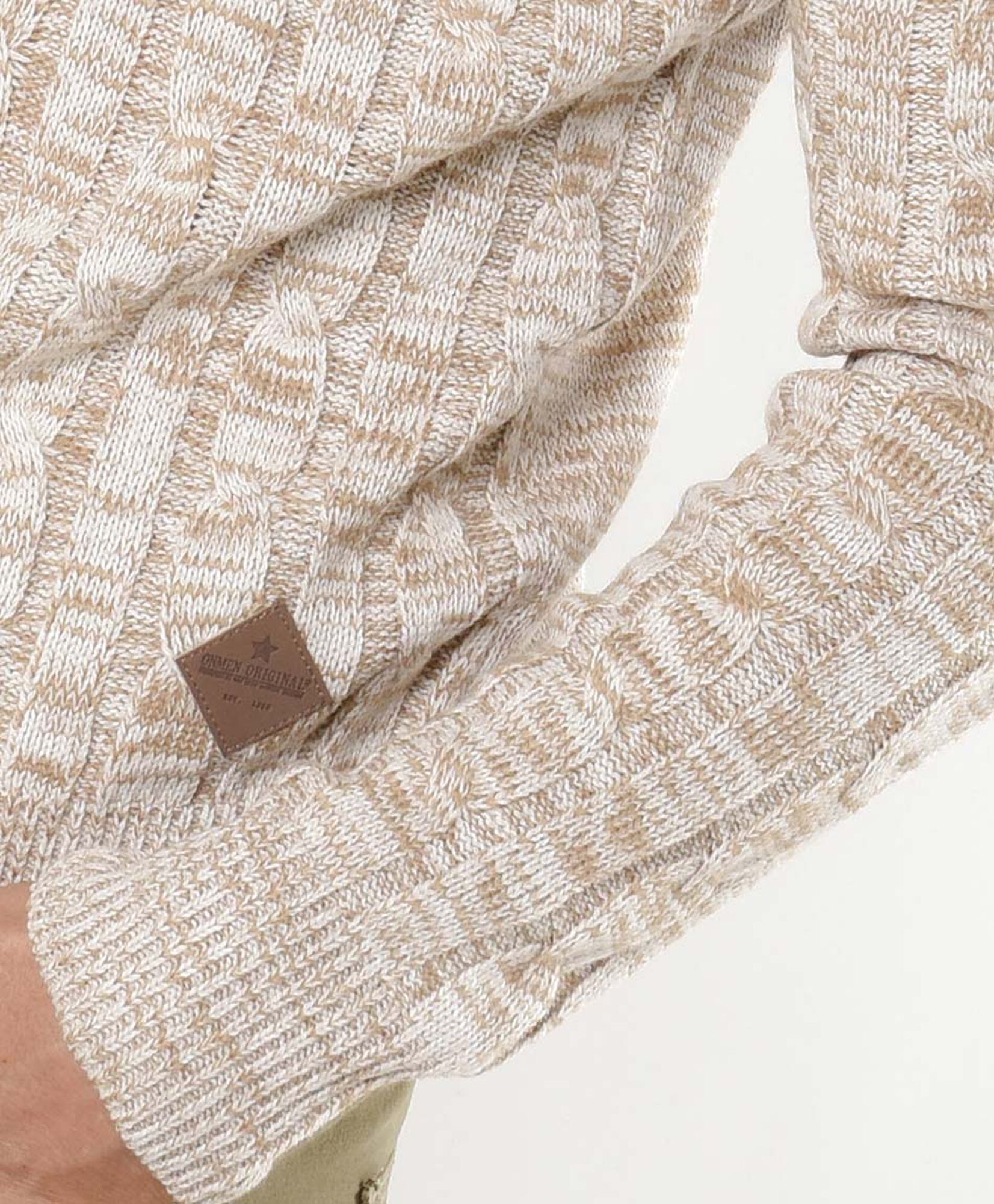 Sweater hombre trenzado cuello alto Sweater hombre trenzado cuello alto