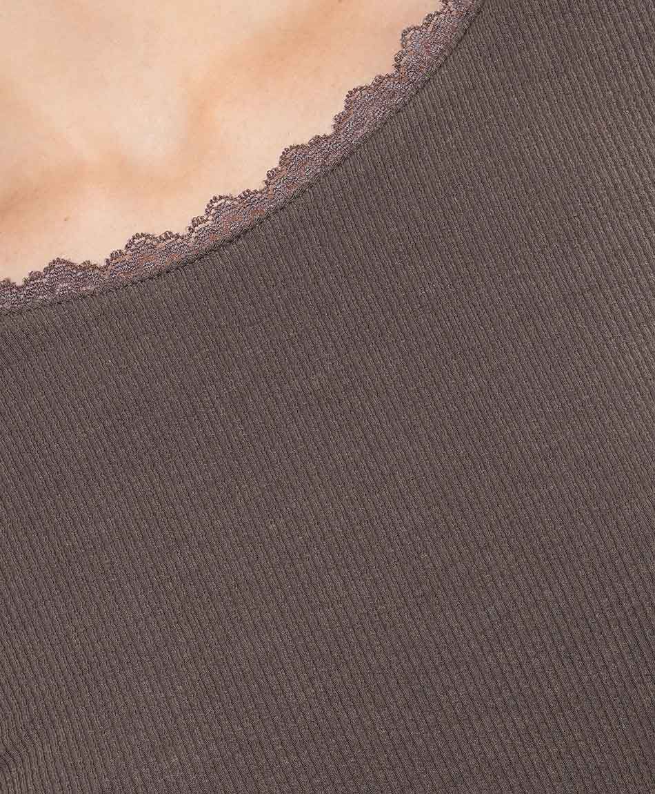 Polera mujer manga larga rib con encaje