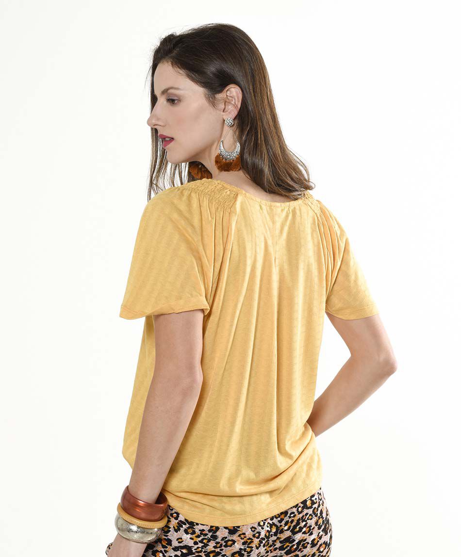 Polera manga corta cuello en v