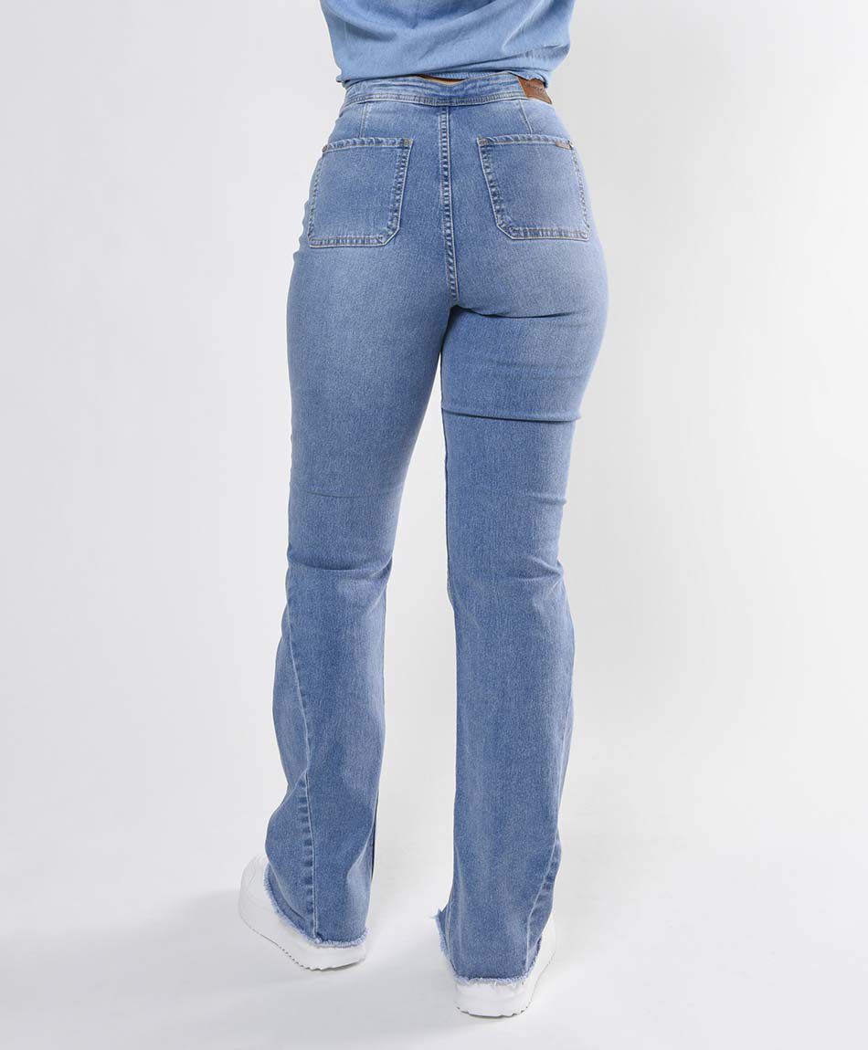 Jeans mujer corte triangular flare