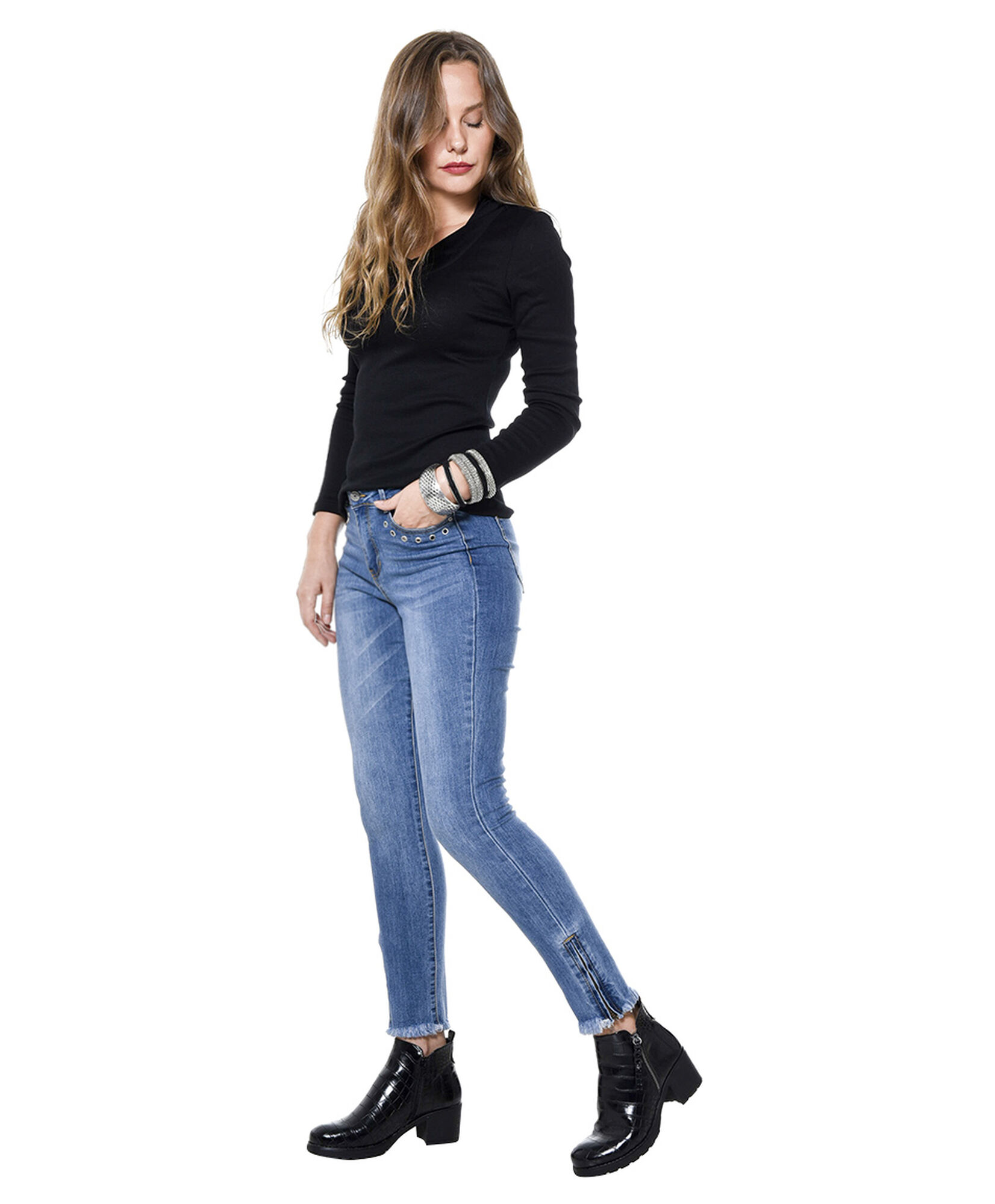 Jeans basta ojetillos Jeans basta ojetillos