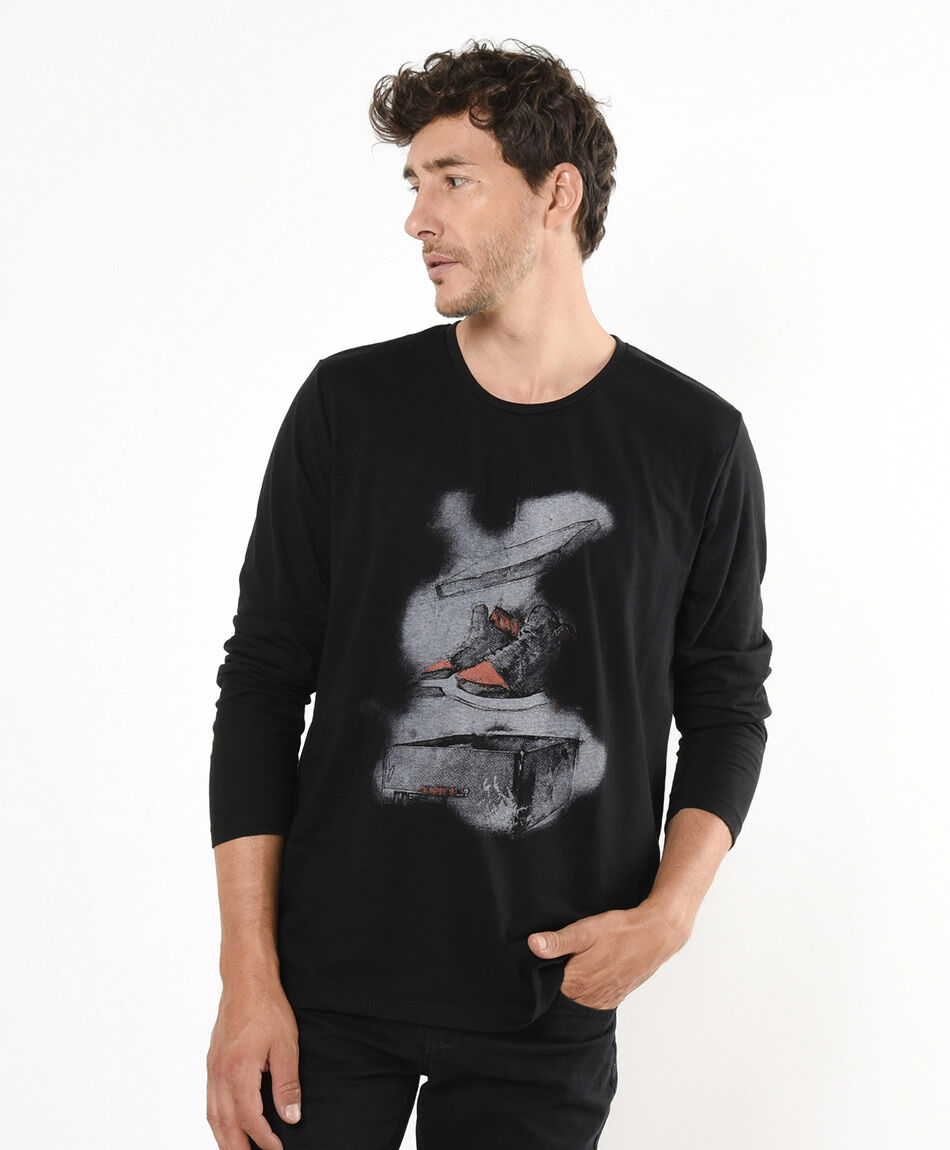 Polera hombre estampado zapatillas