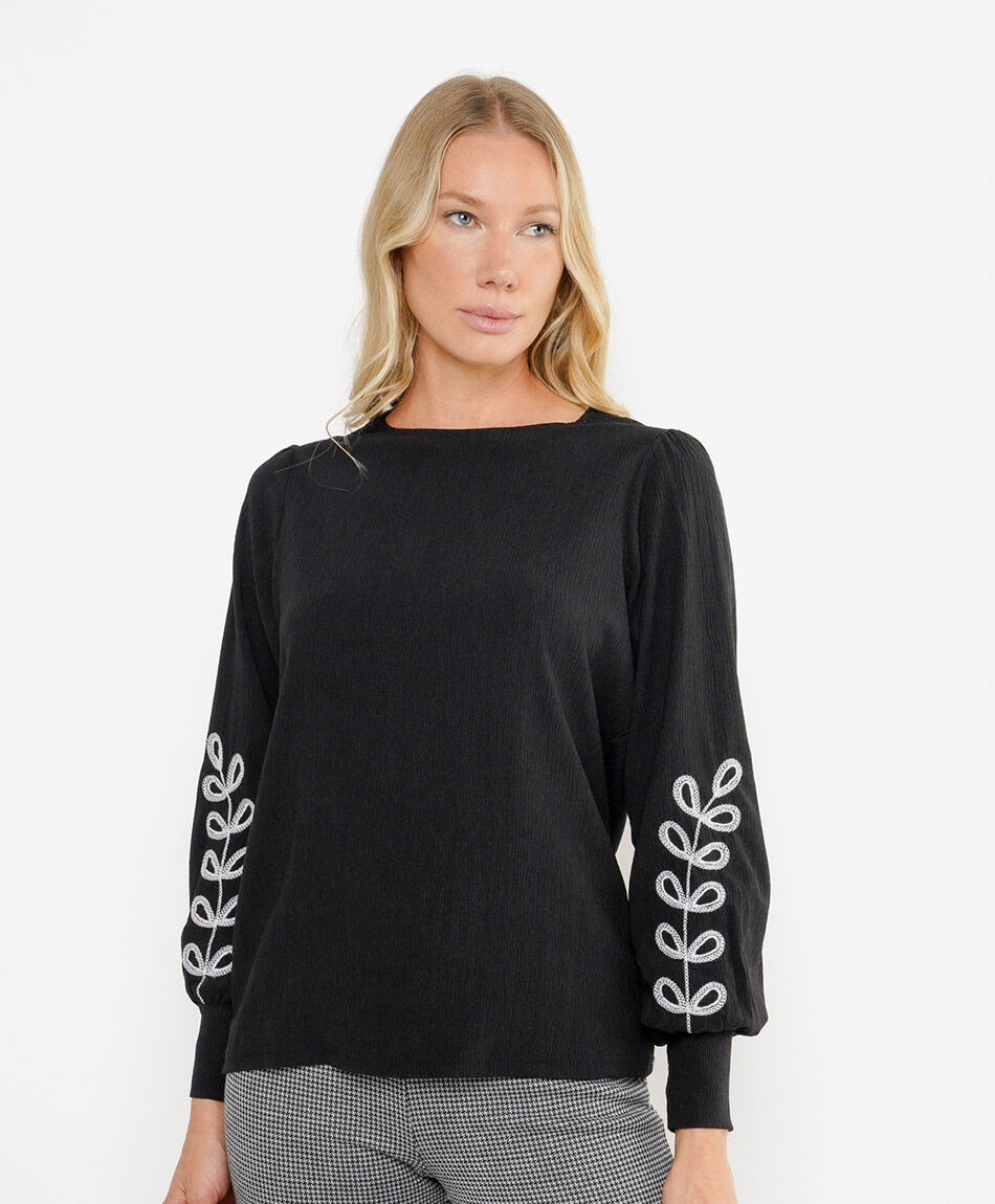 Polera mujer mangas bordadas