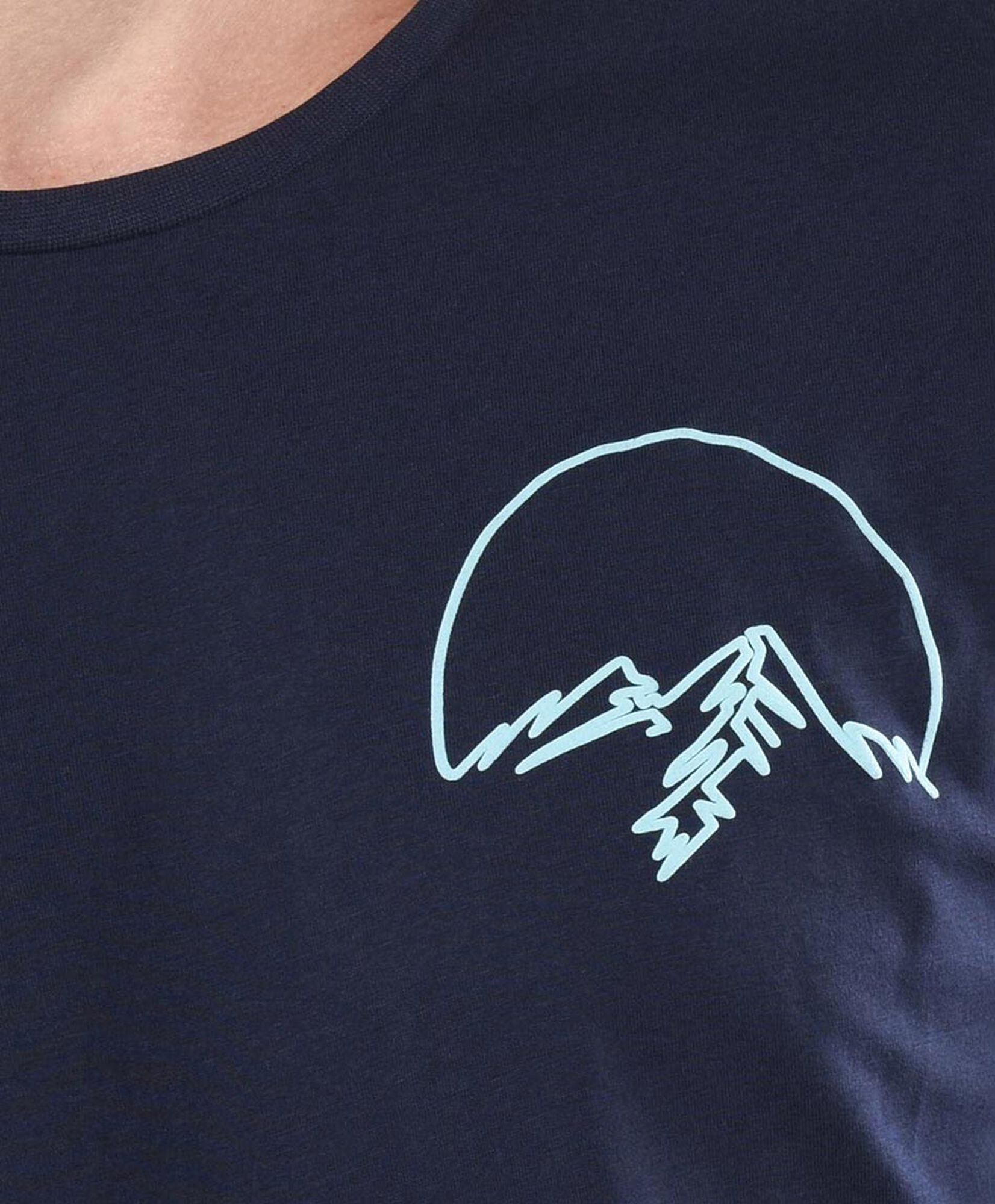 Polera hombre doble estampado adventure Polera hombre doble estampado adventure